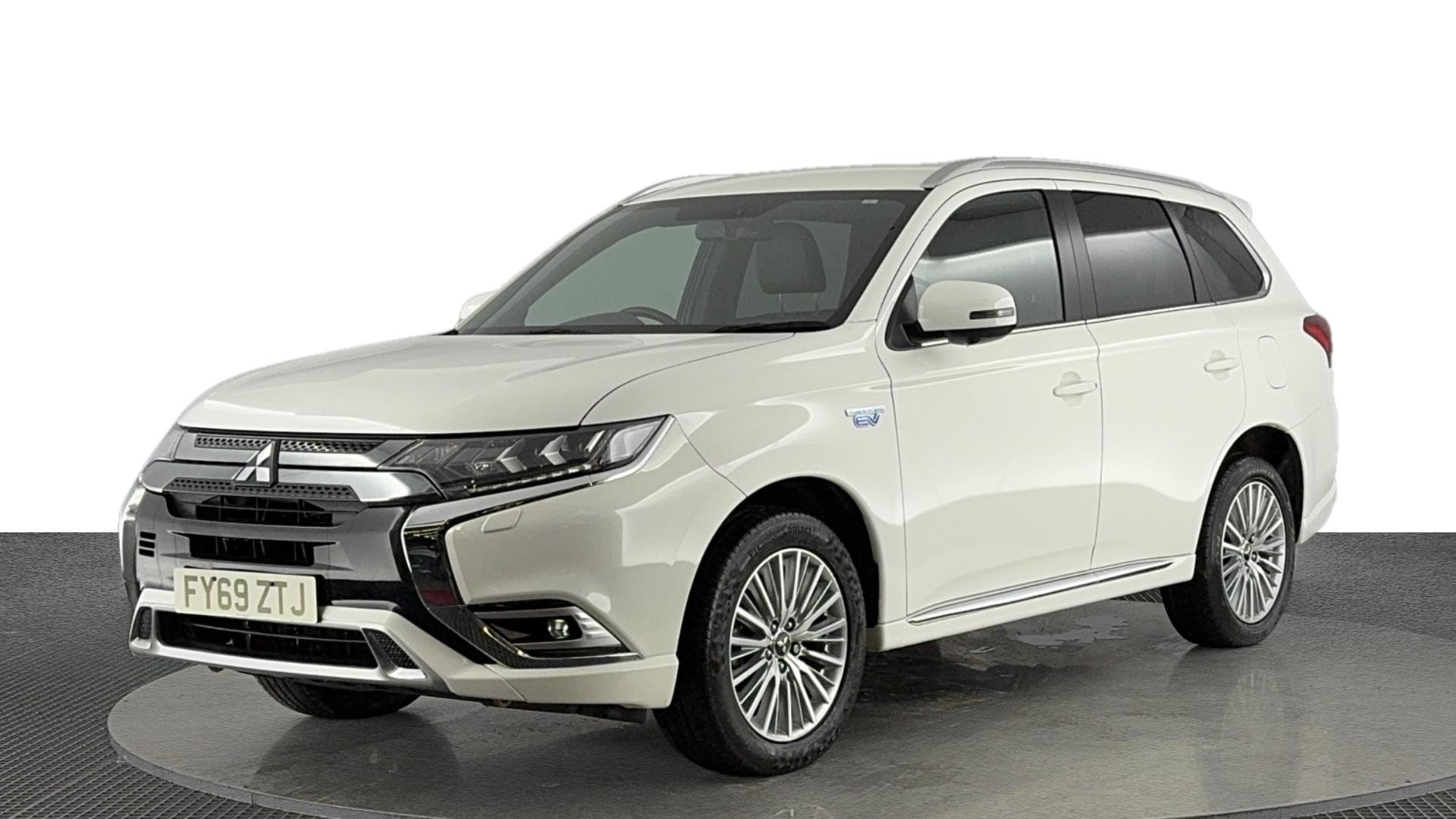 Main listing image - Mitsubishi Outlander