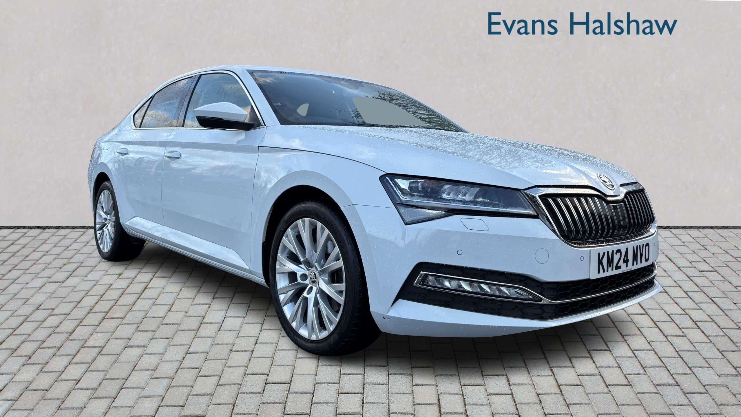 Main listing image - Skoda Superb