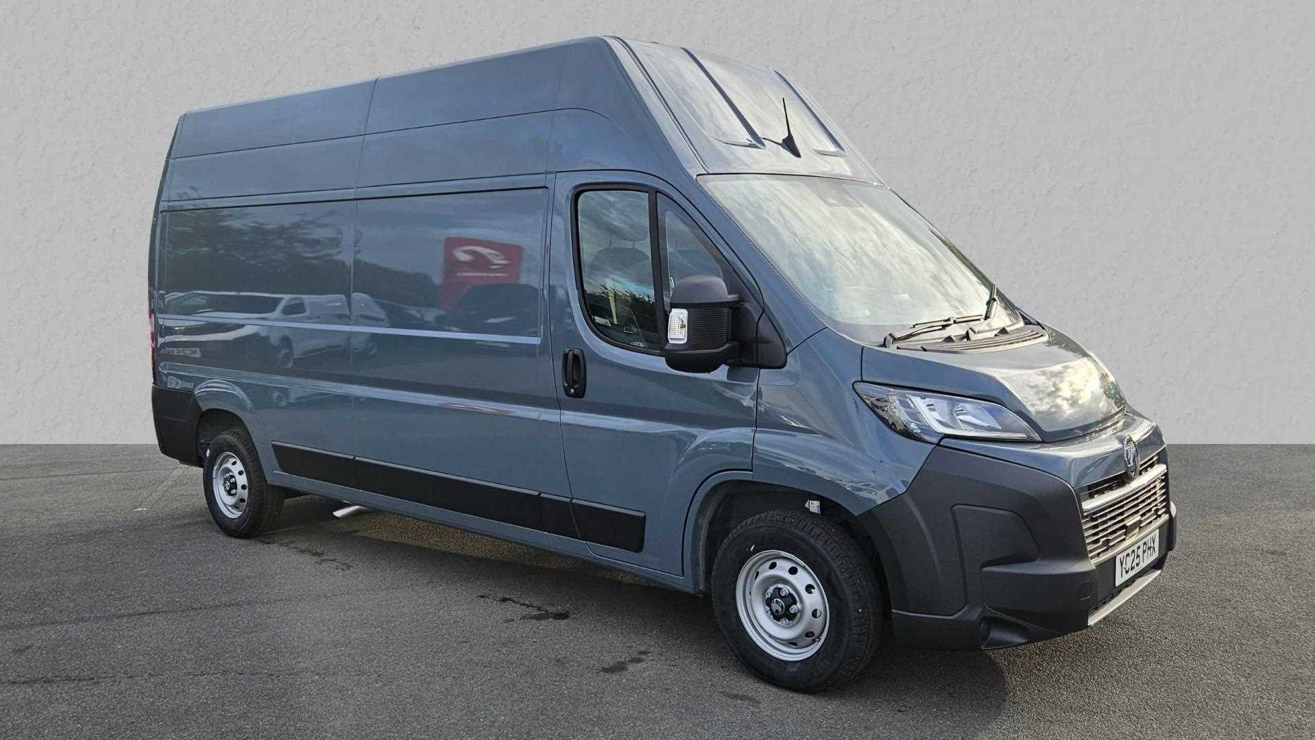 Main listing image - Vauxhall Movano