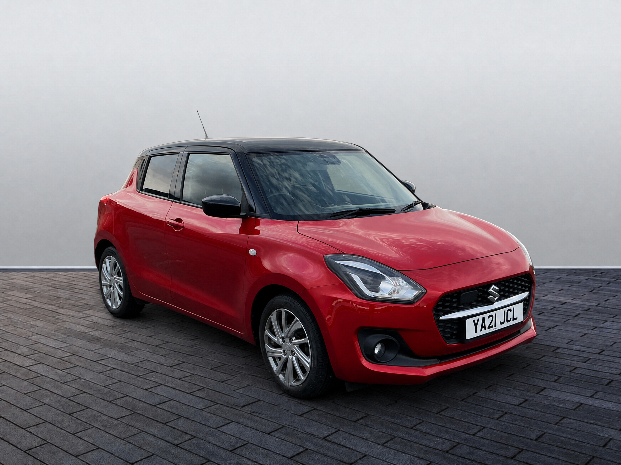 Main listing image - Suzuki Swift