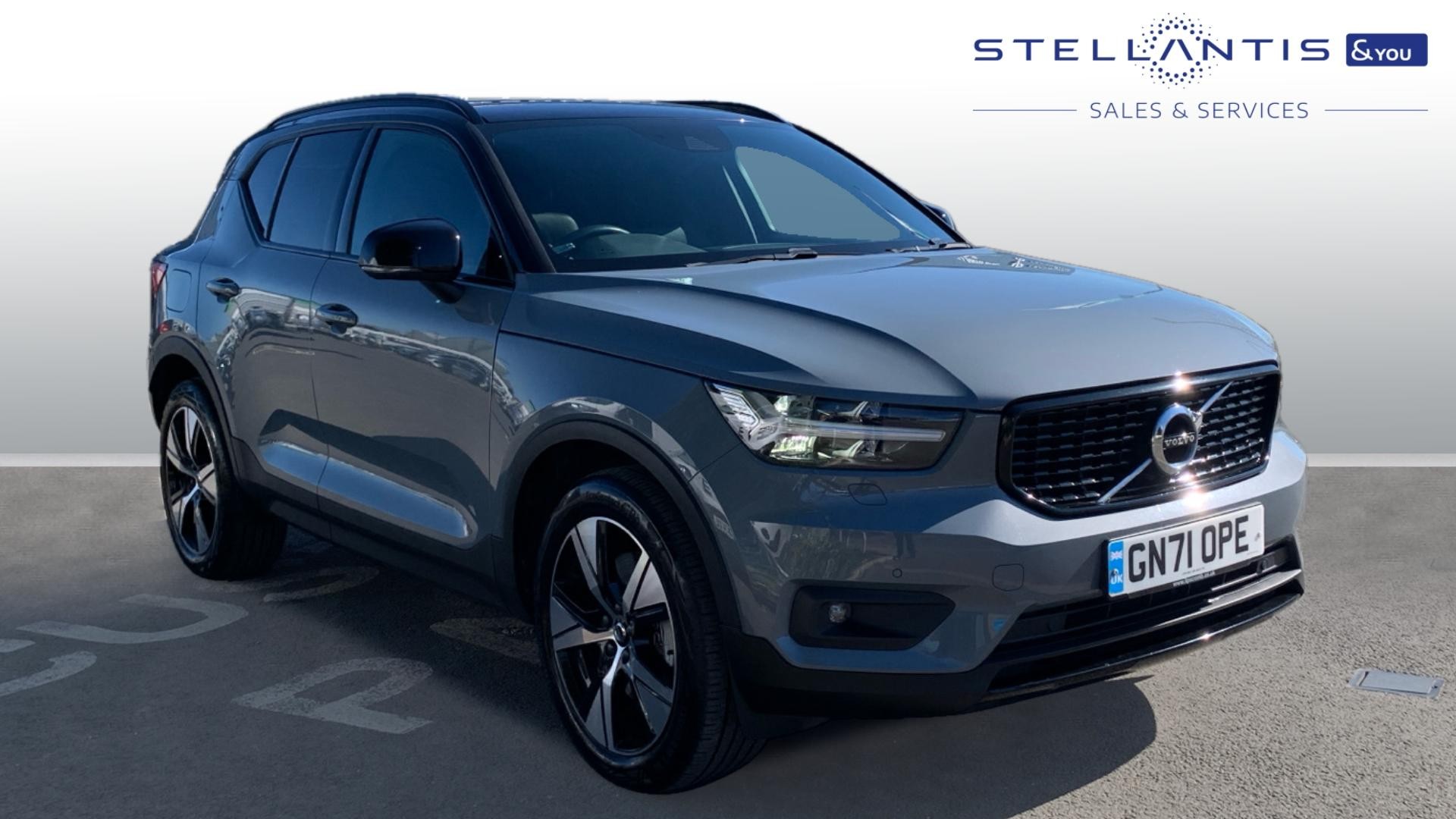 Main listing image - Volvo XC40 Recharge