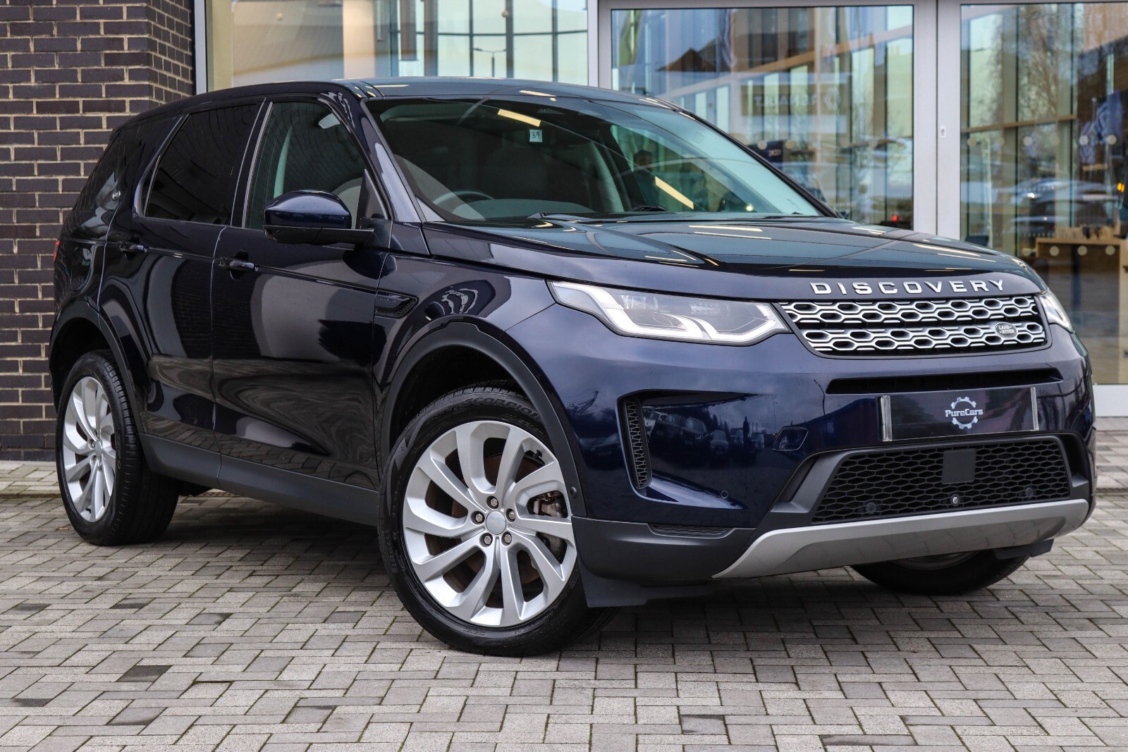 Main listing image - Land Rover Discovery Sport