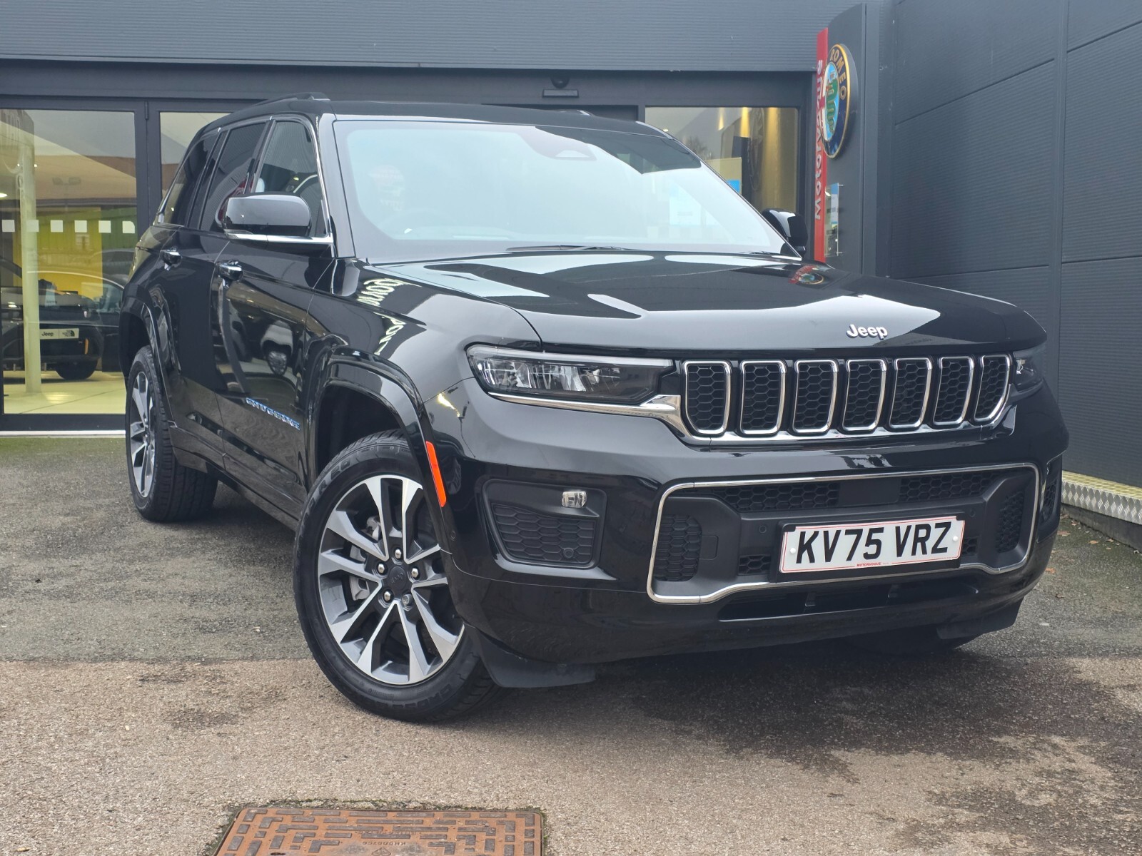 Main listing image - Jeep Grand Cherokee