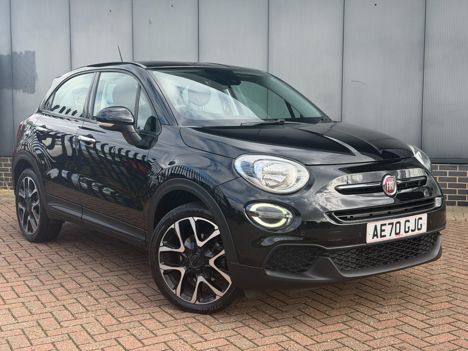 Main listing image - Fiat 500X