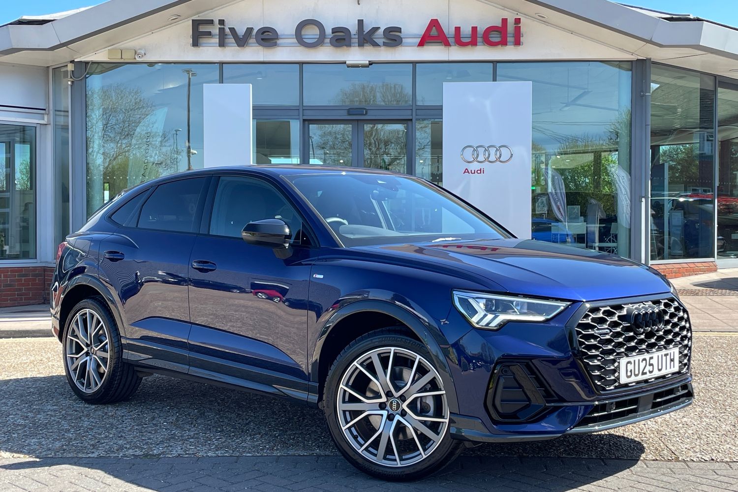 Main listing image - Audi Q3