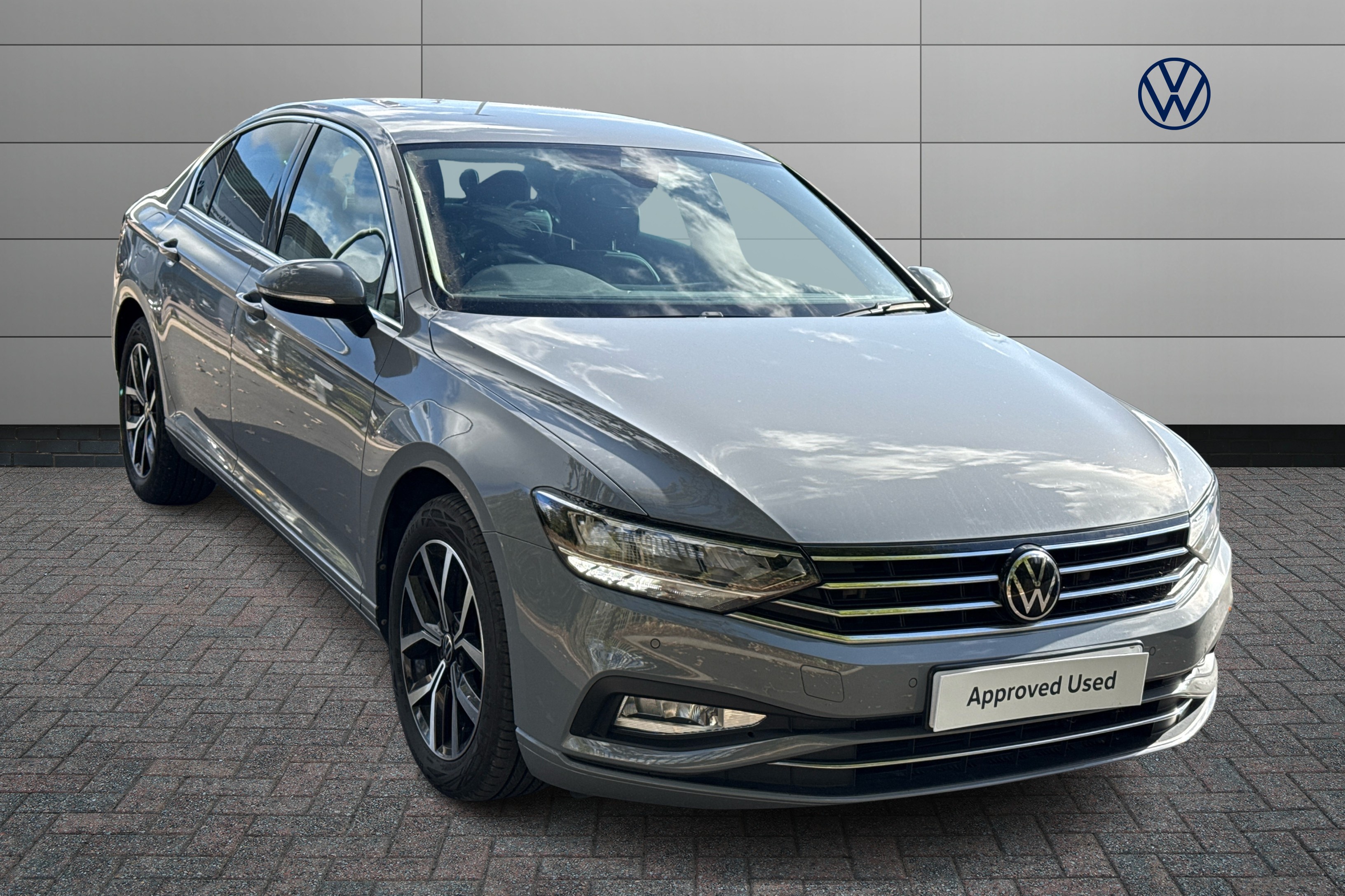 Main listing image - Volkswagen Passat
