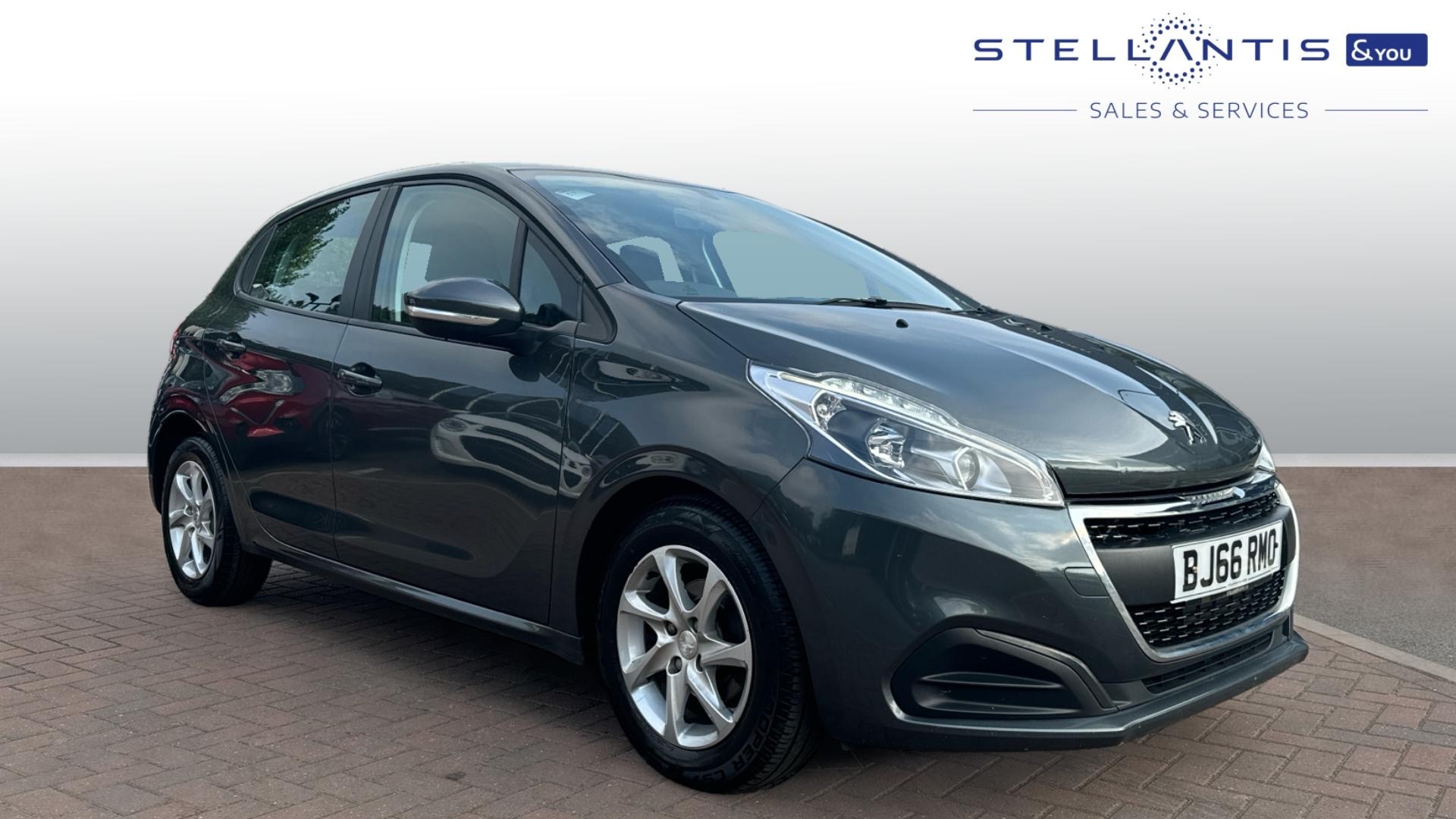 Main listing image - Peugeot 208