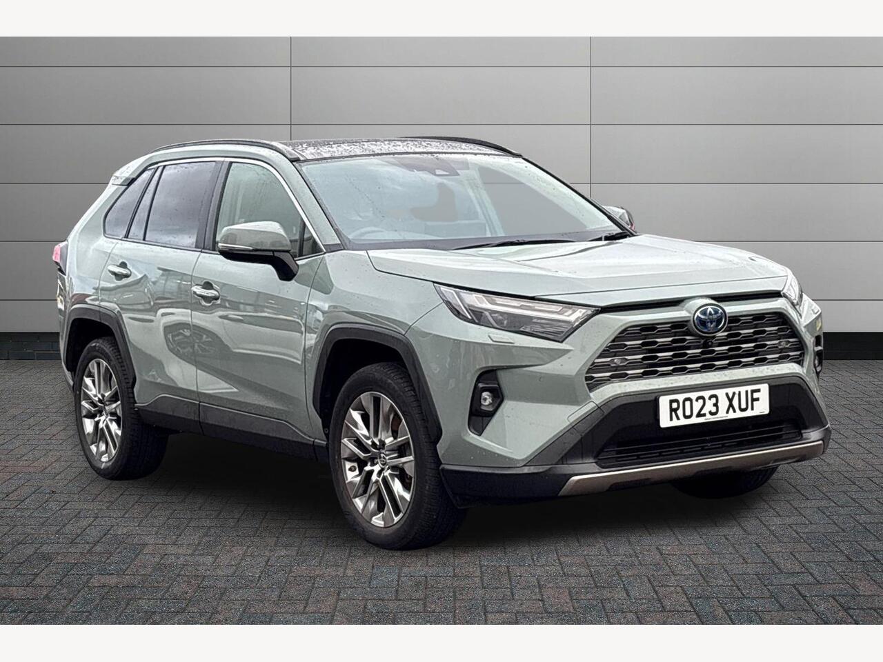 Main listing image - Toyota RAV4