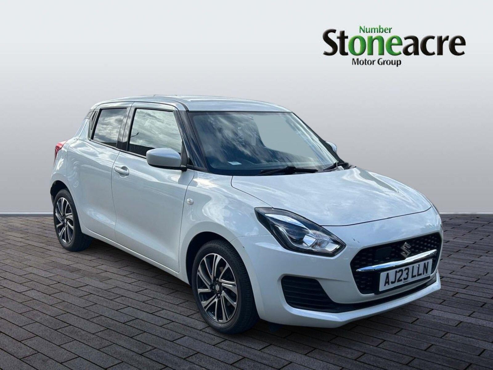 Main listing image - Suzuki Swift