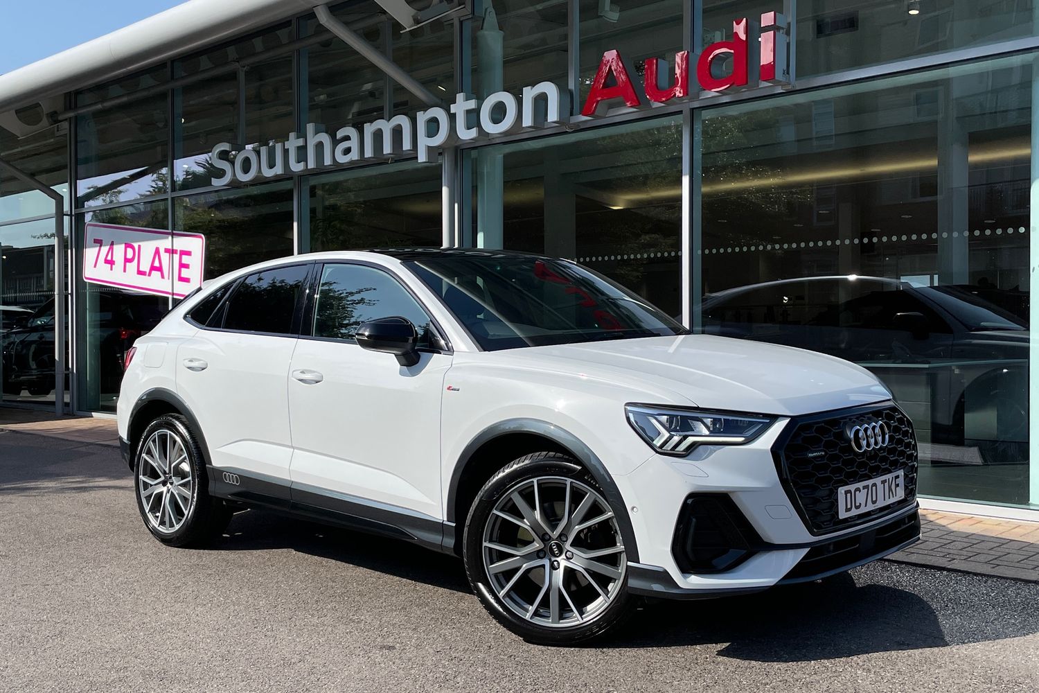 Main listing image - Audi Q3