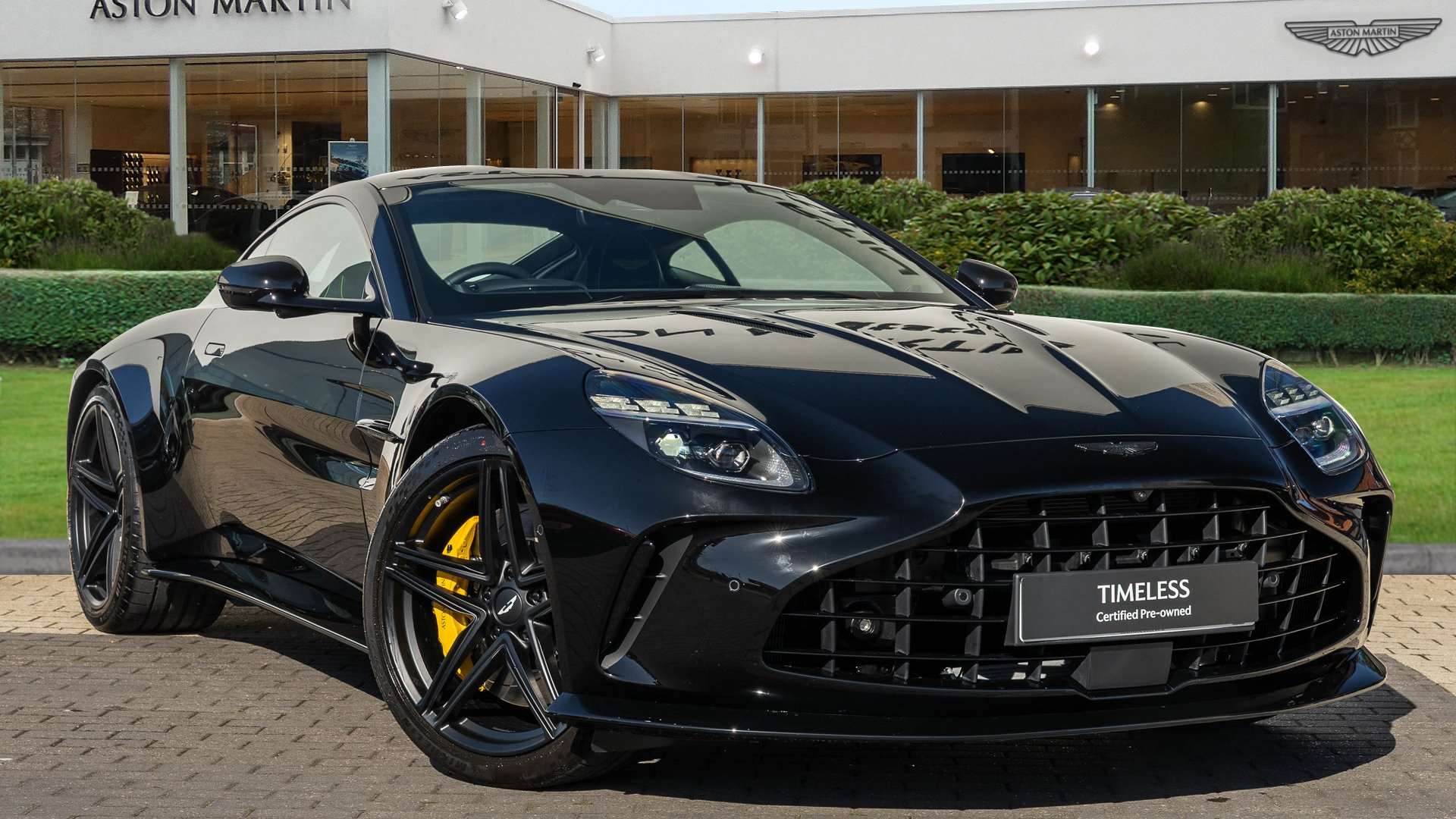 Main listing image - Aston Martin Vantage