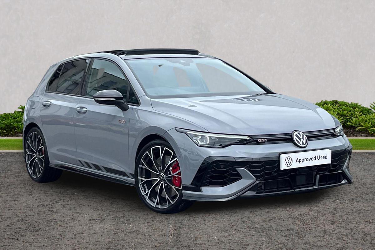 Main listing image - Volkswagen Golf
