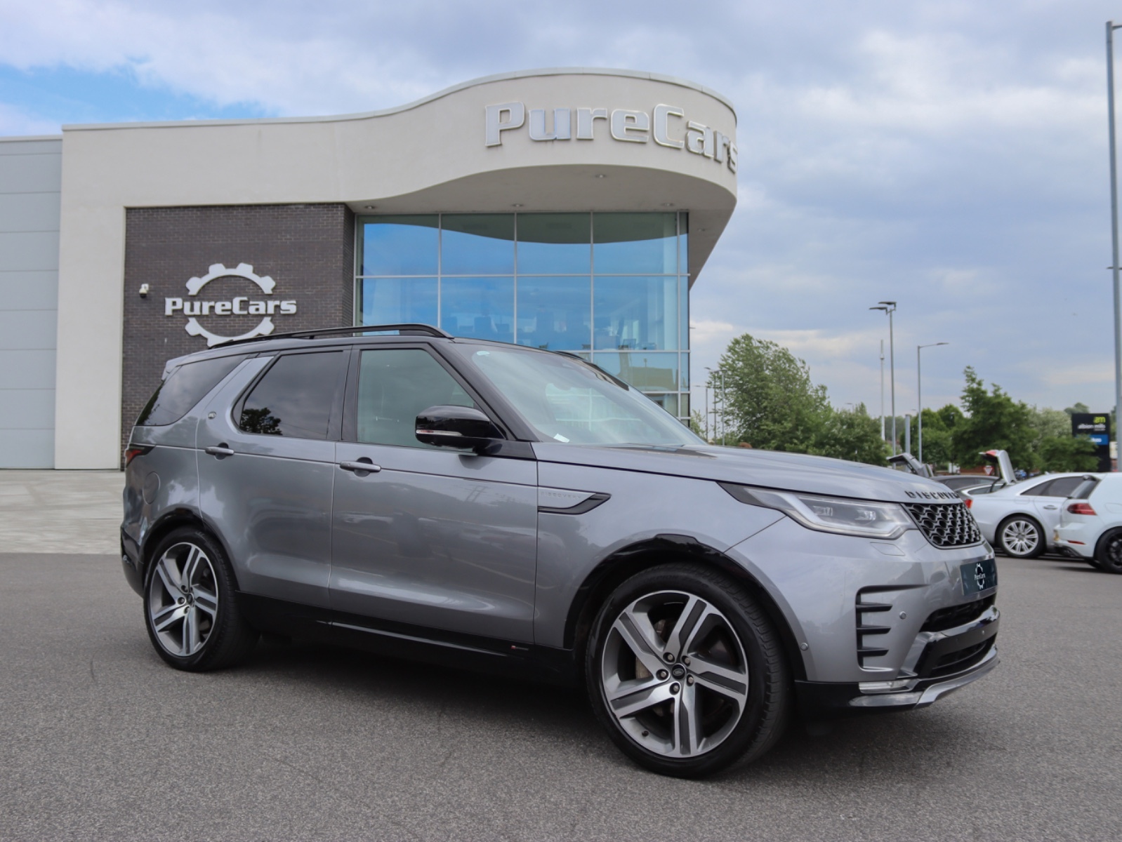 Main listing image - Land Rover Discovery