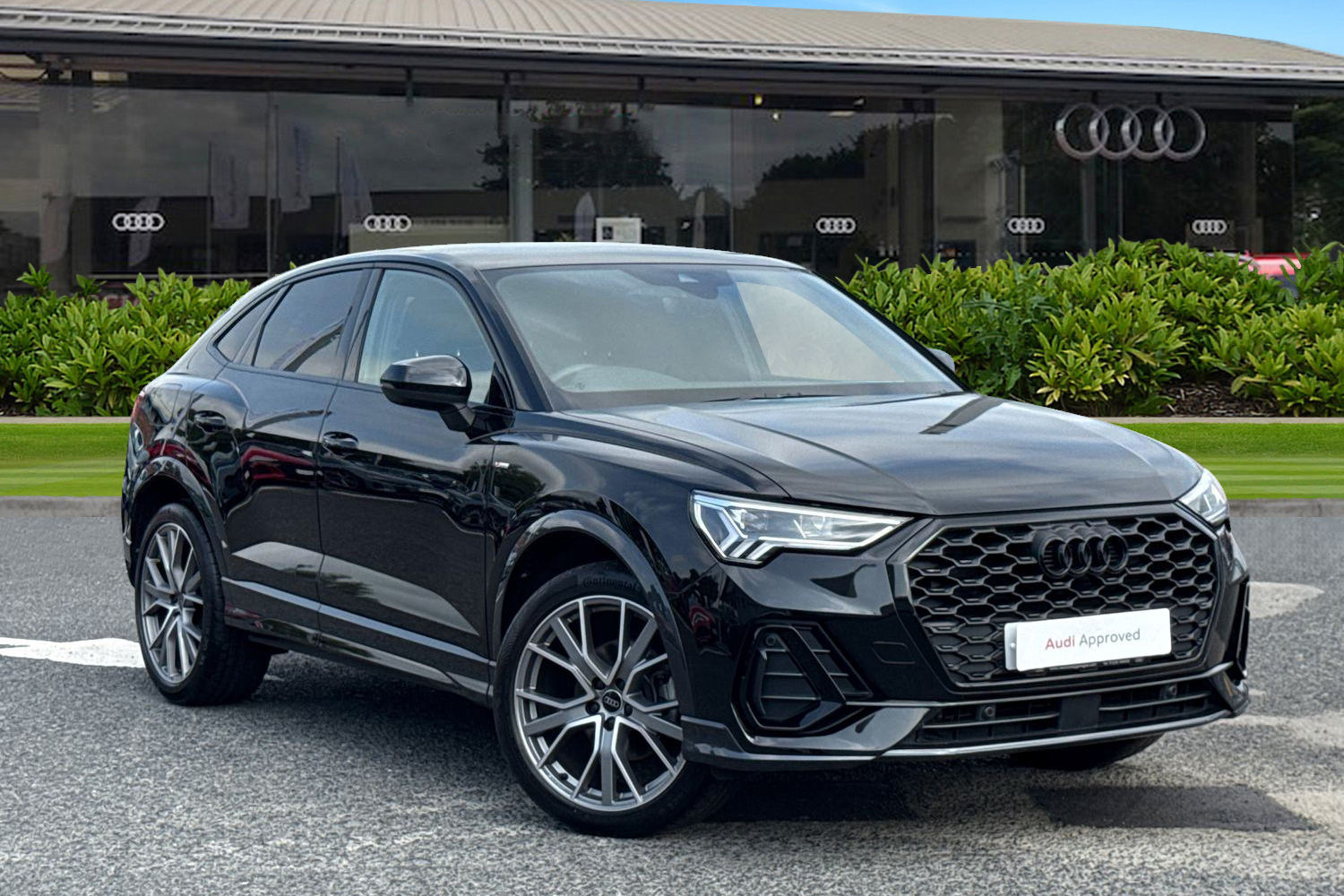Main listing image - Audi Q3