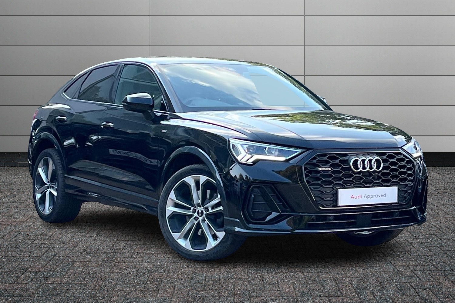 Main listing image - Audi Q3