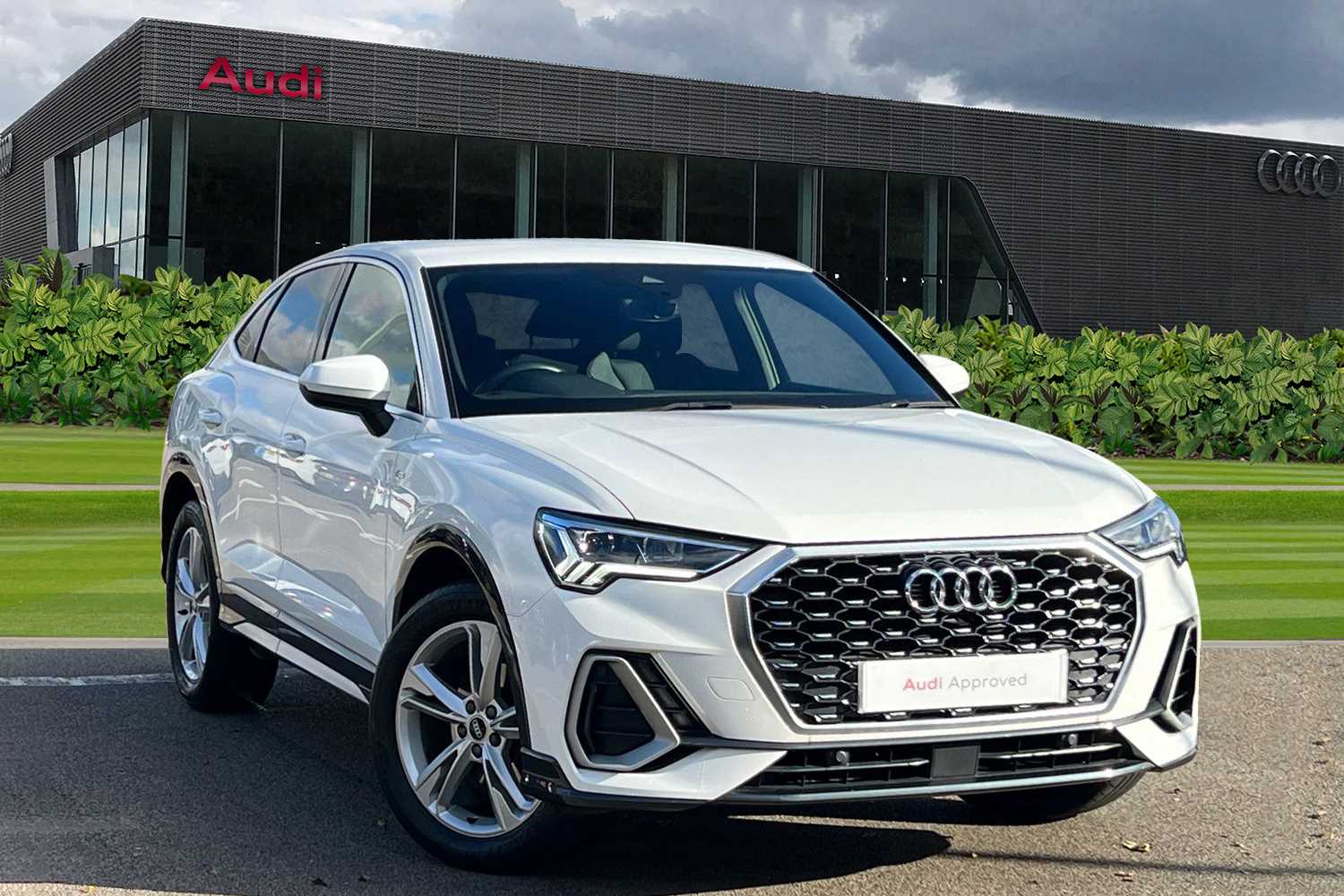 Main listing image - Audi Q3