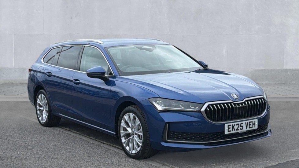 Main listing image - Skoda Superb Estate