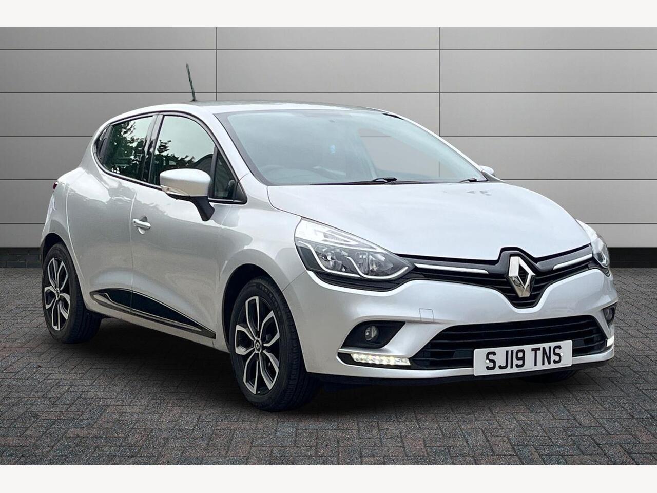 Main listing image - Renault Clio