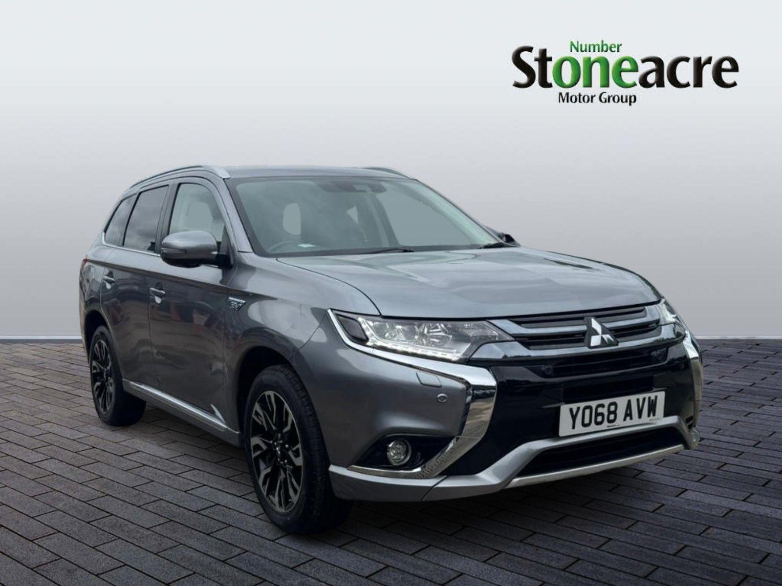 Main listing image - Mitsubishi Outlander