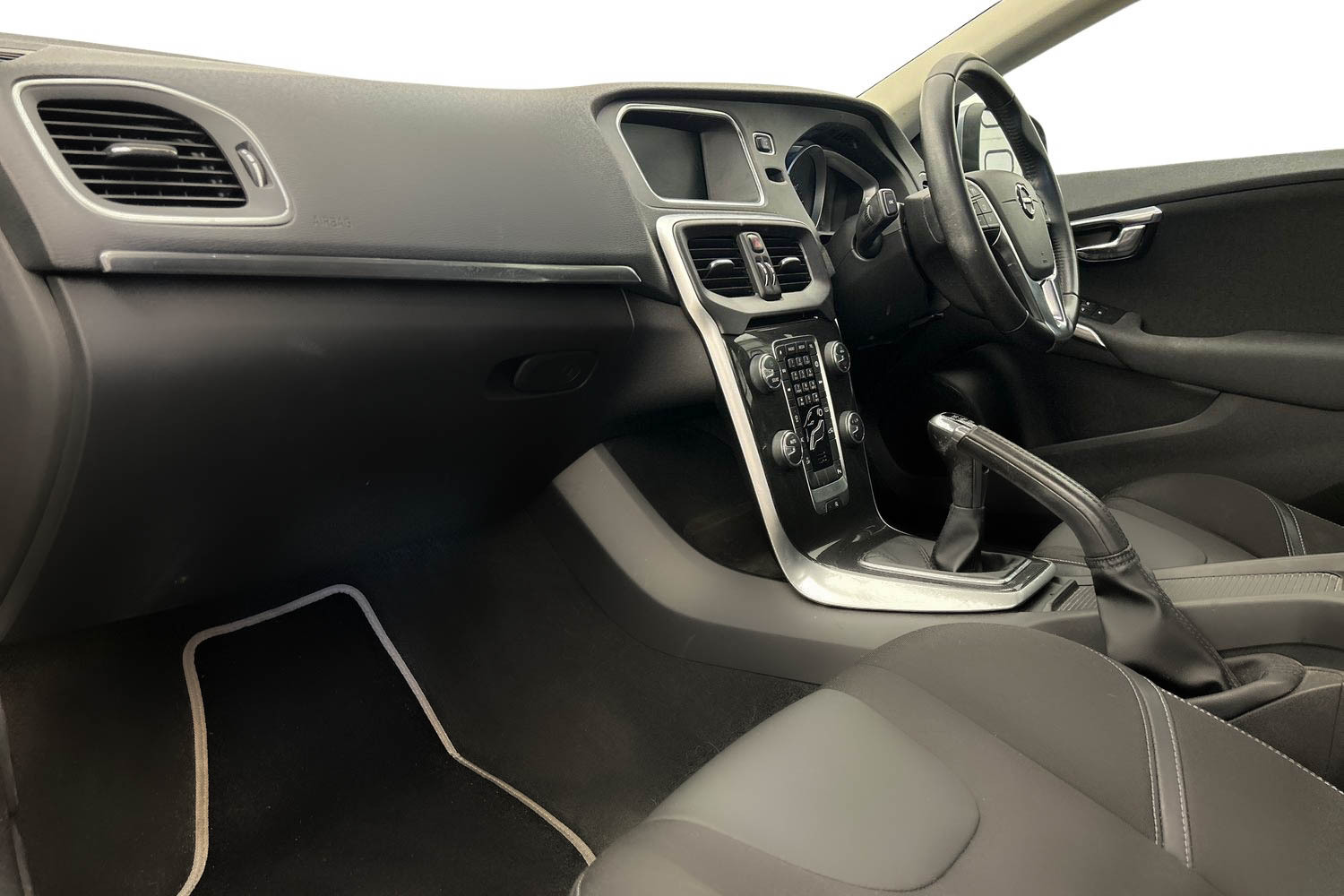 Main listing image - Volvo V40