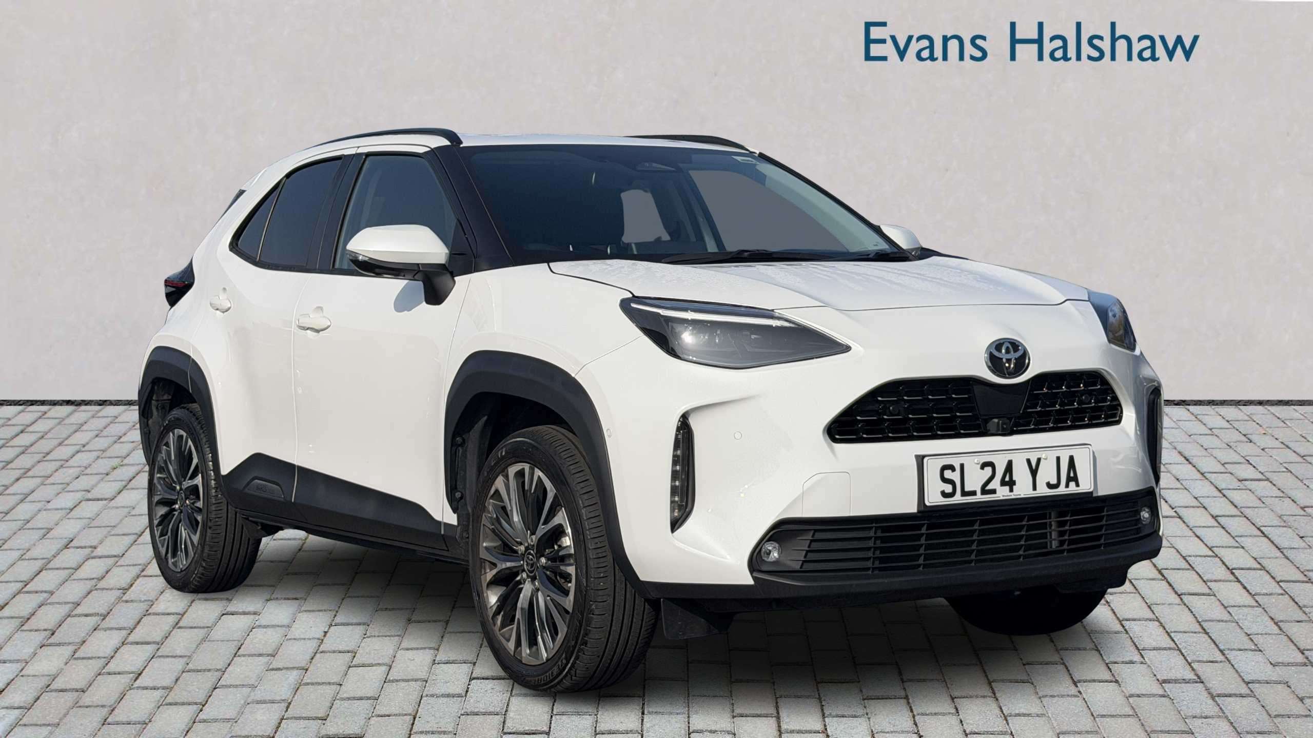 Main listing image - Toyota Yaris Cross