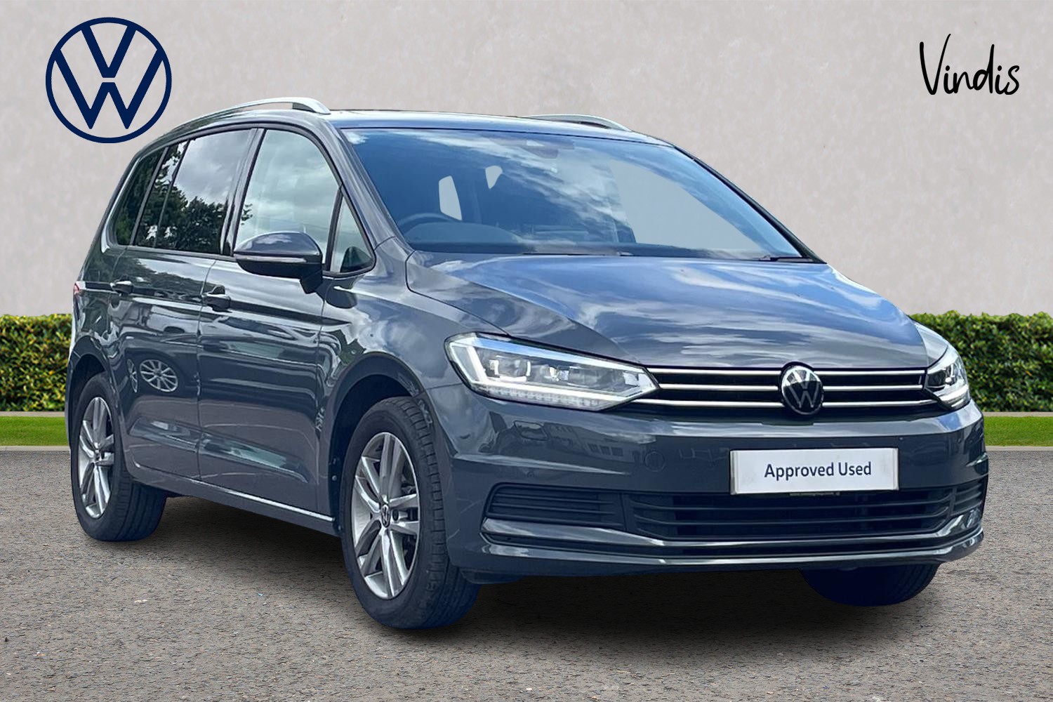 Main listing image - Volkswagen Touran