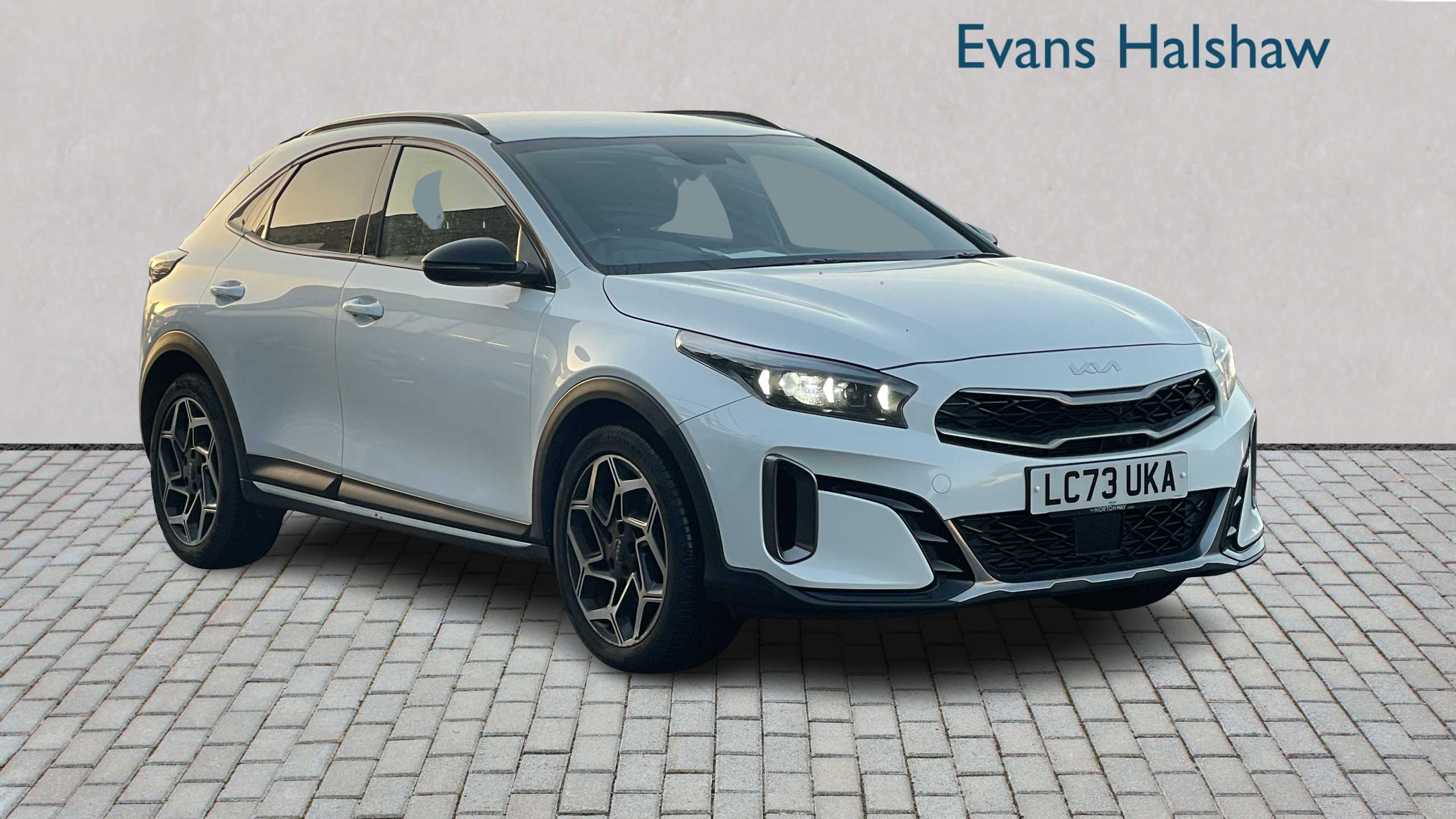 Main listing image - Kia XCeed