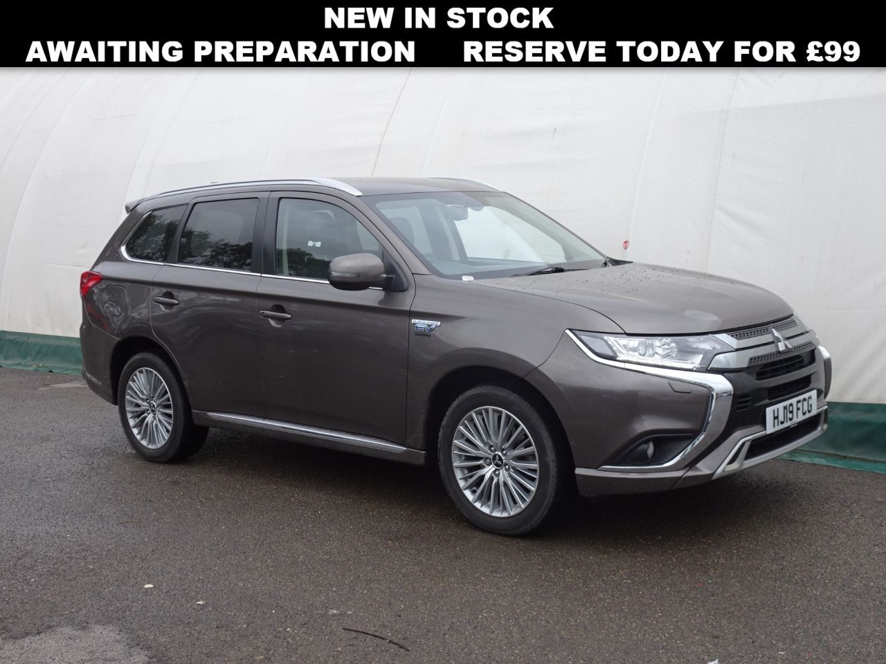 Main listing image - Mitsubishi Outlander