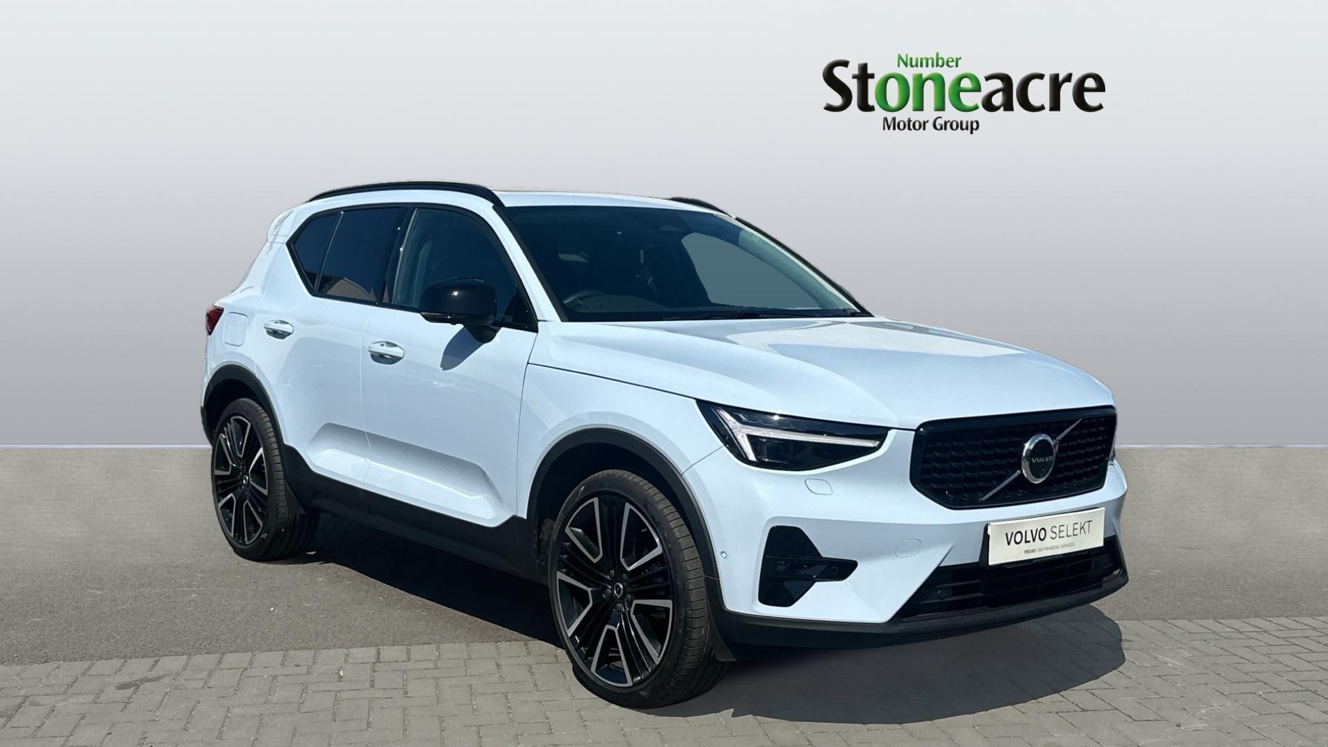 Main listing image - Volvo XC40