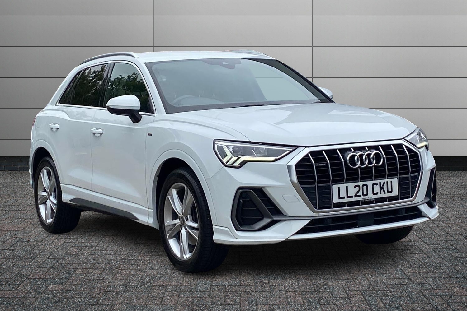 Main listing image - Audi Q3