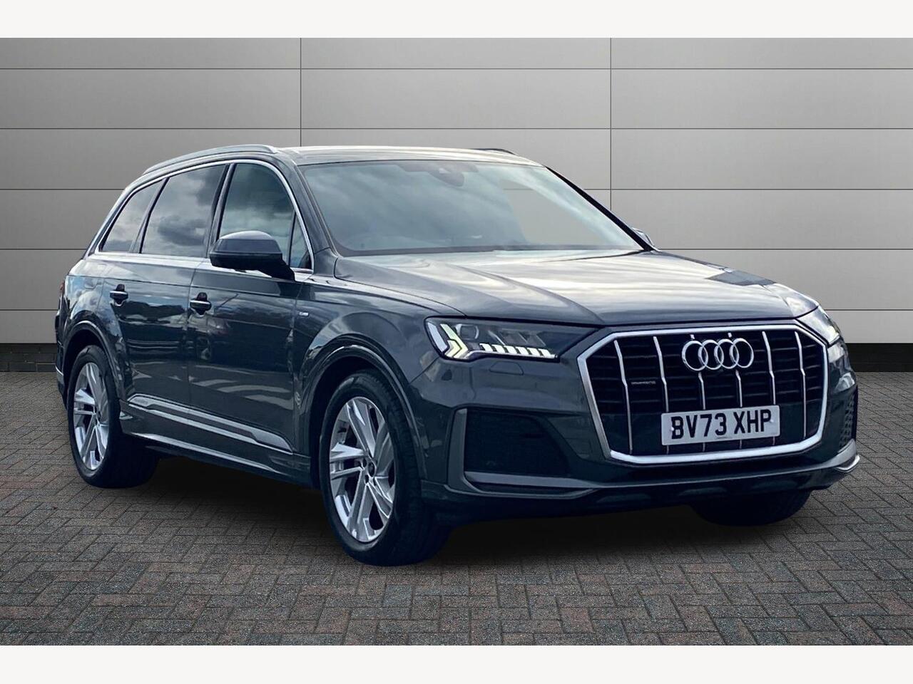 Main listing image - Audi Q7