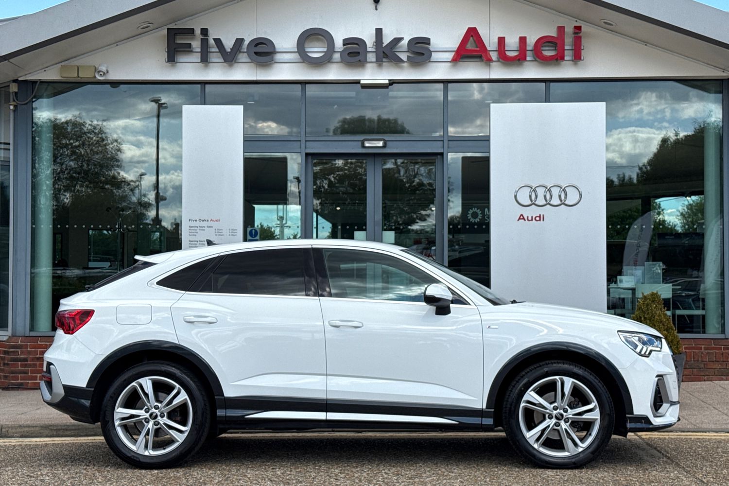 Main listing image - Audi Q3