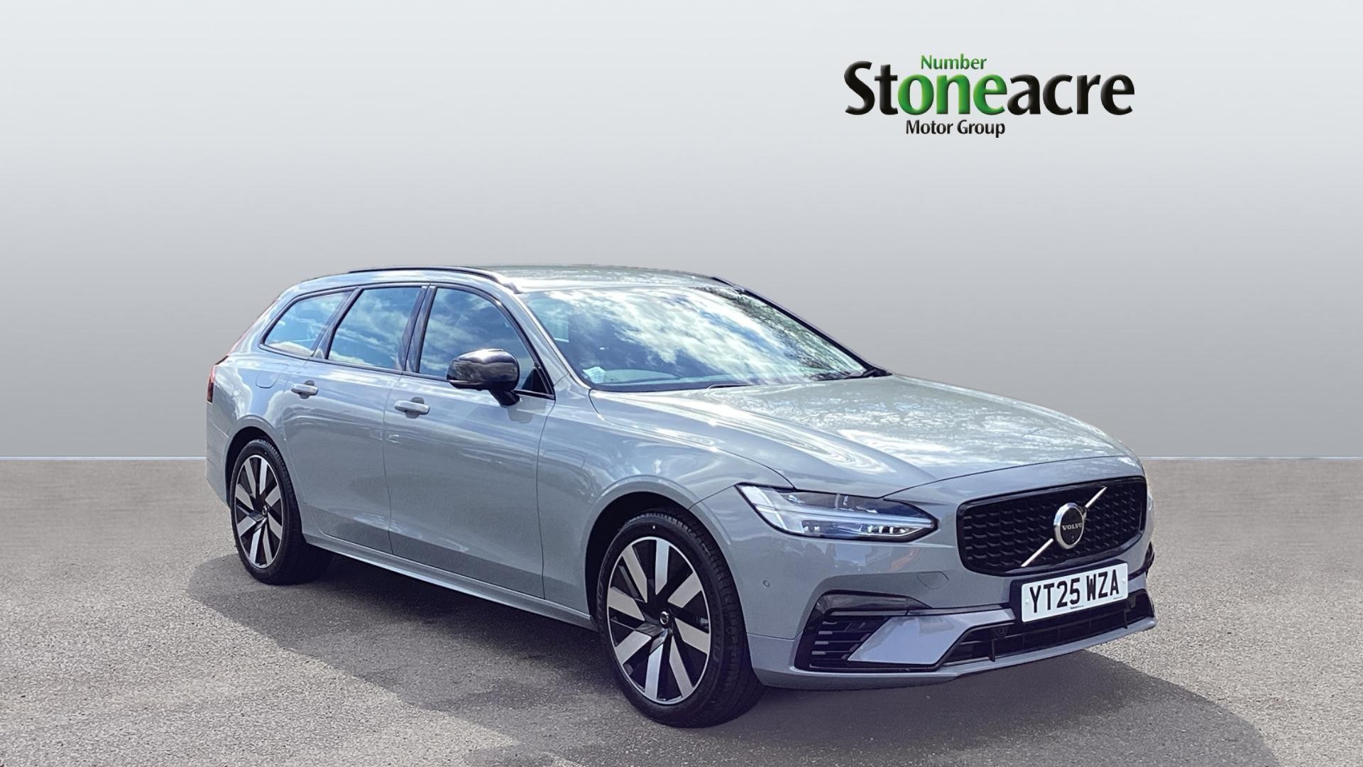 Main listing image - Volvo V90