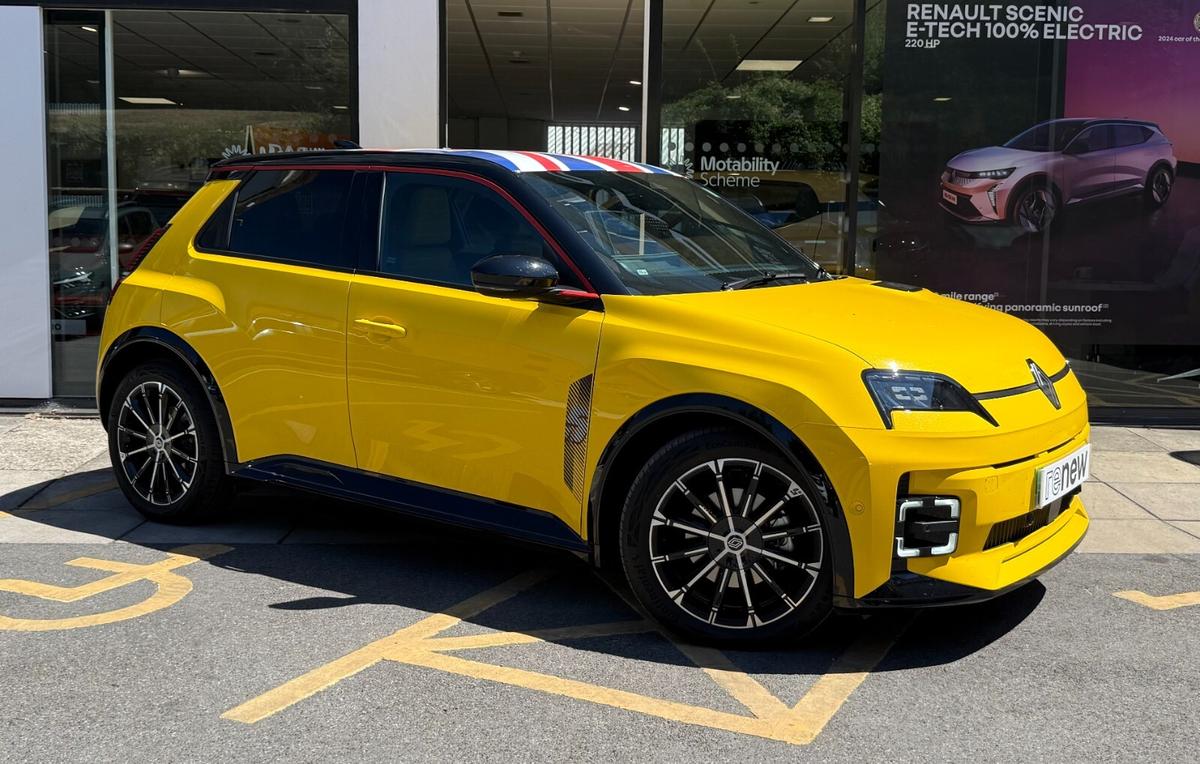 Main listing image - Renault 5