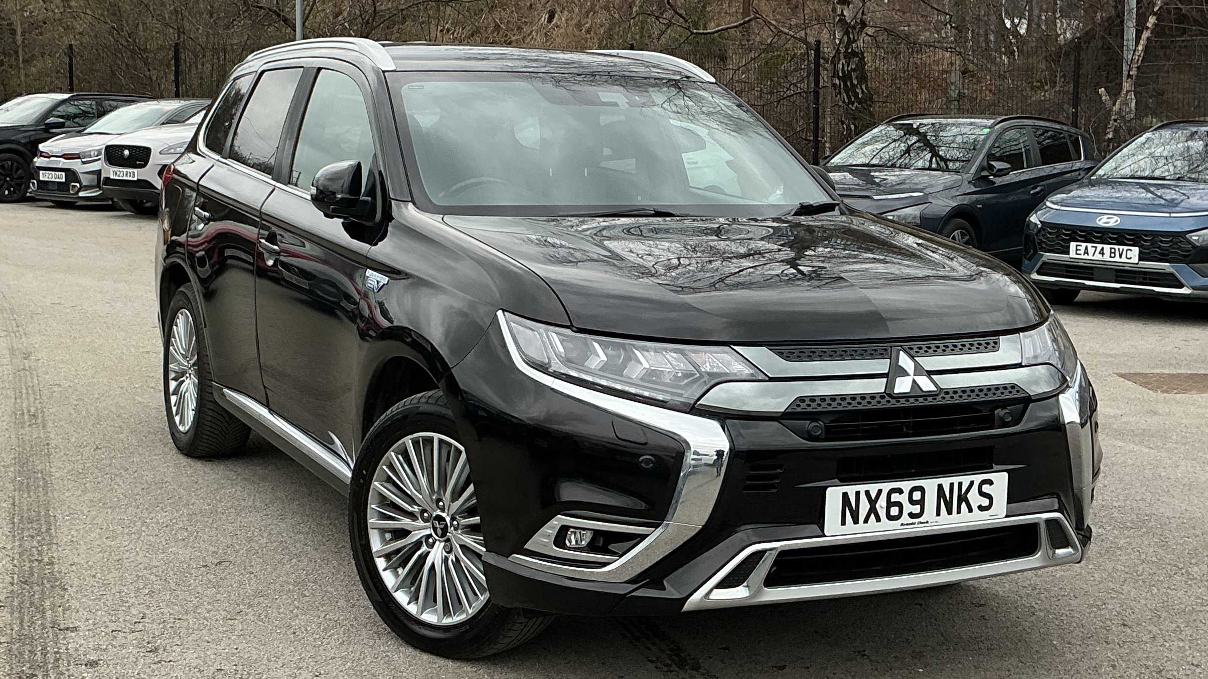 Main listing image - Mitsubishi Outlander