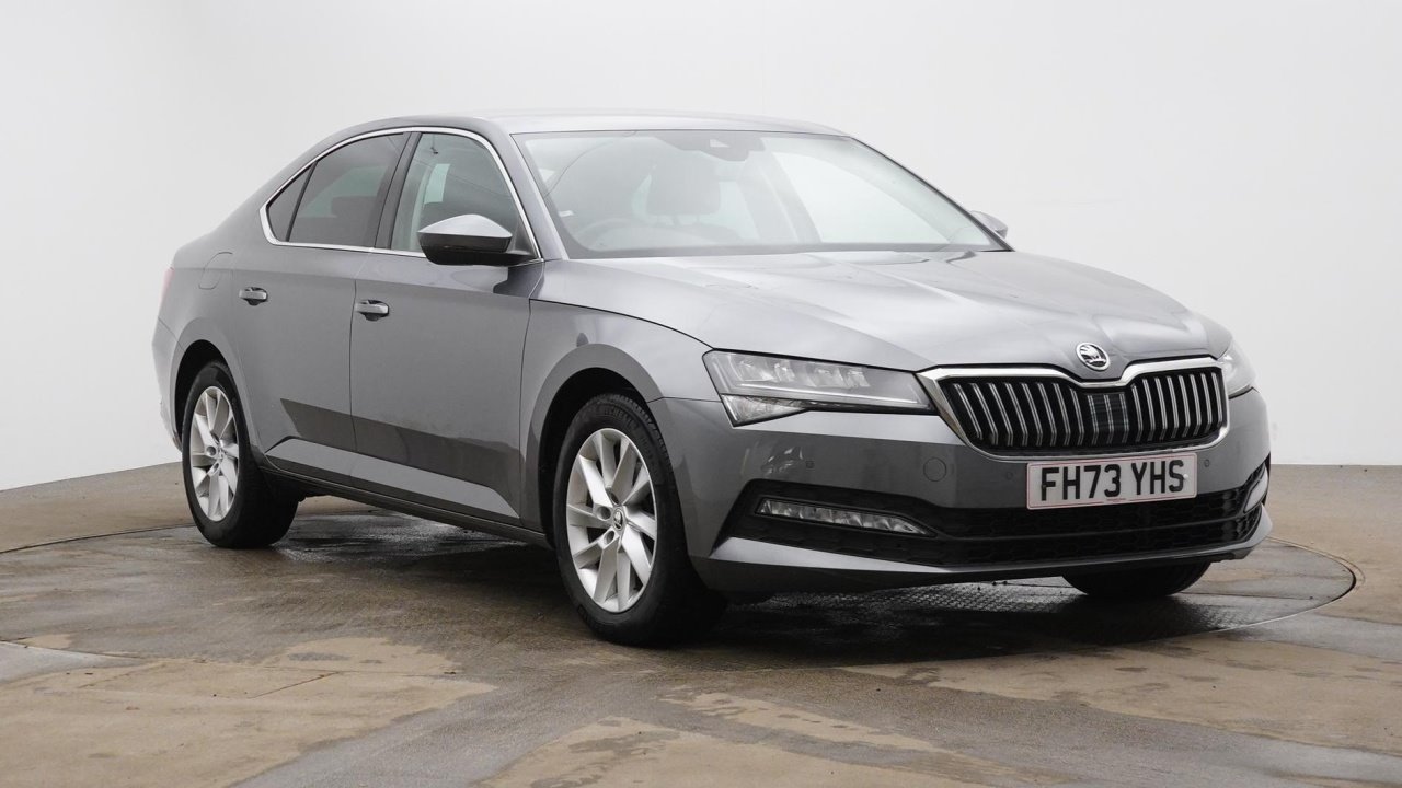 Main listing image - Skoda Superb
