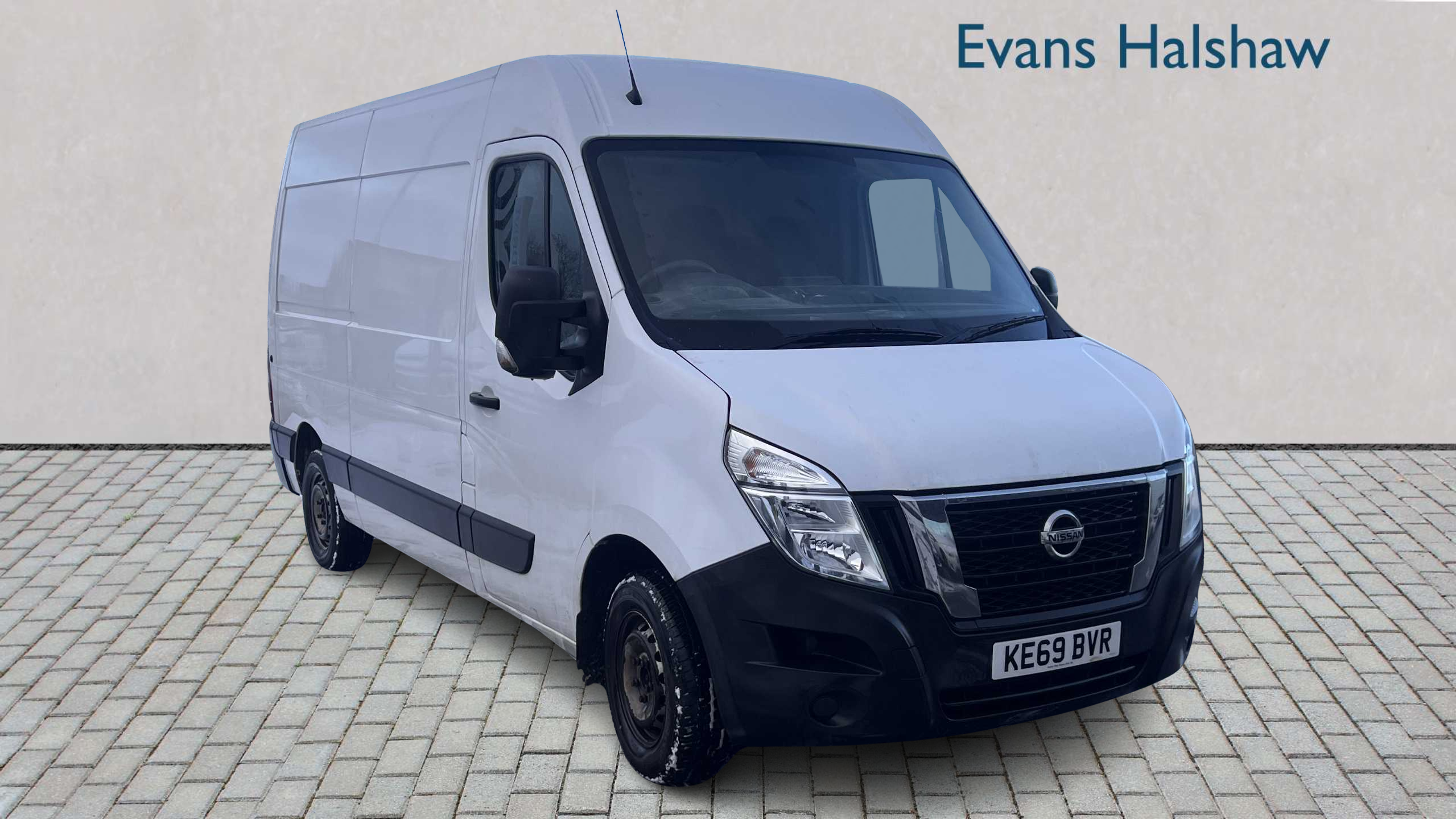 Main listing image - Nissan NV400