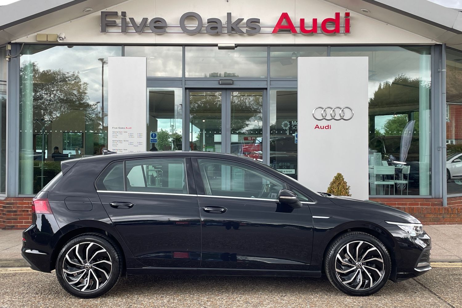 Main listing image - Volkswagen Golf
