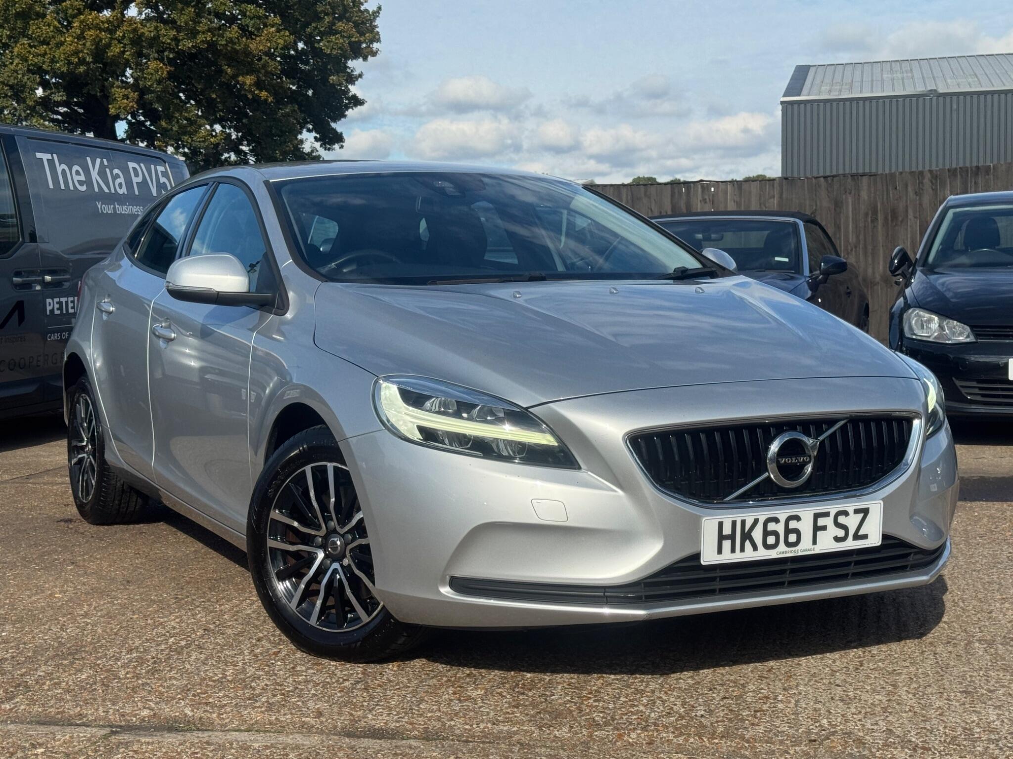 Main listing image - Volvo V40