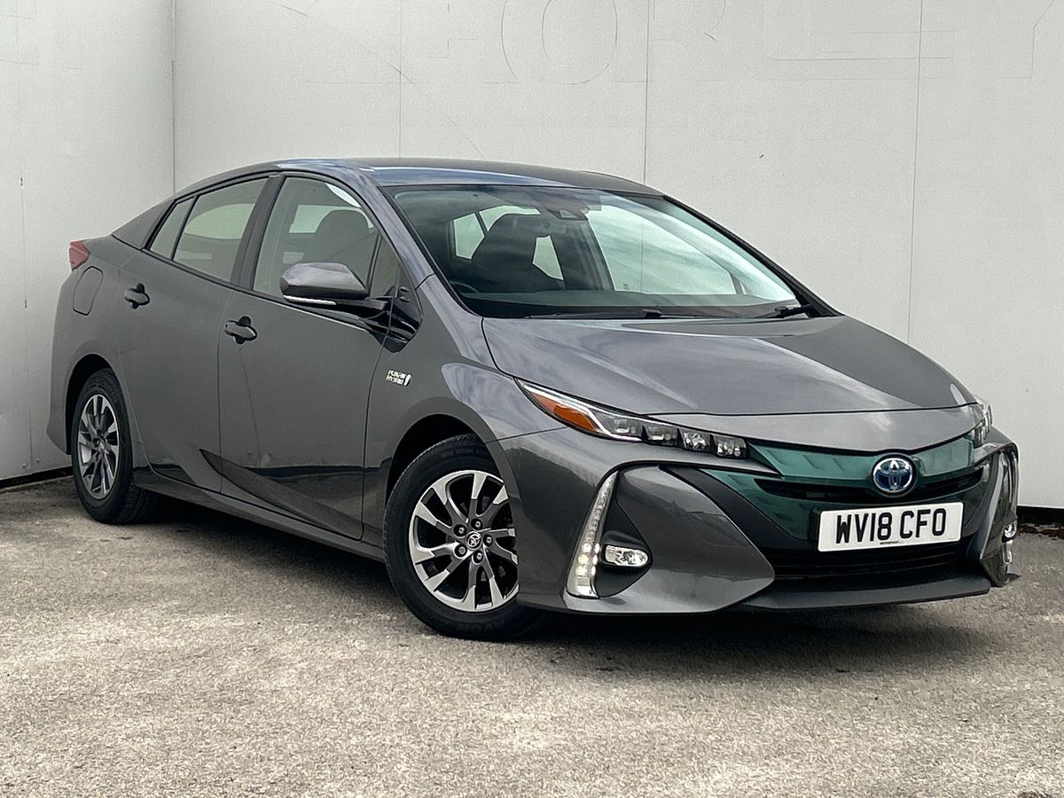 Main listing image - Toyota Prius Plug-In