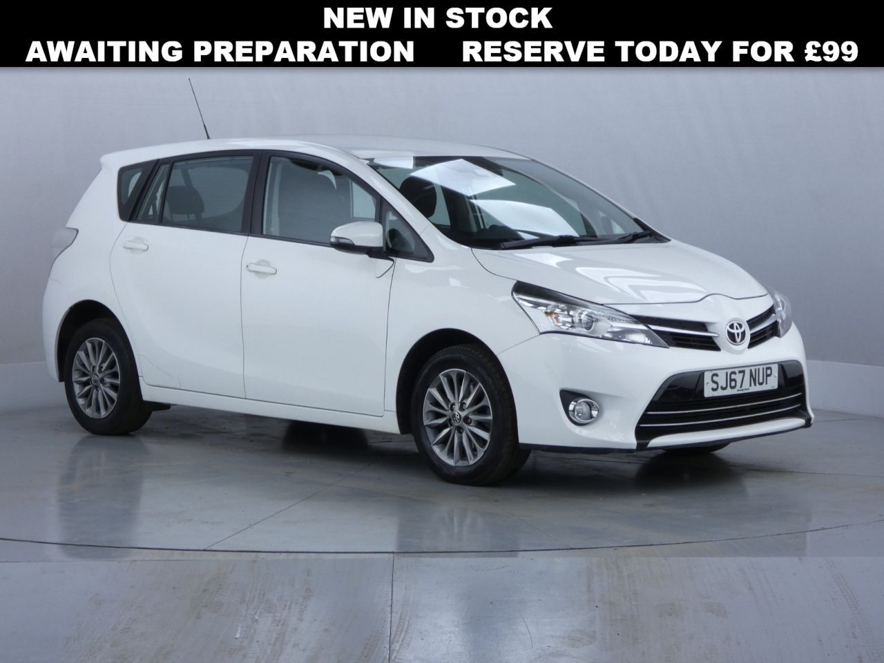 Main listing image - Toyota Verso