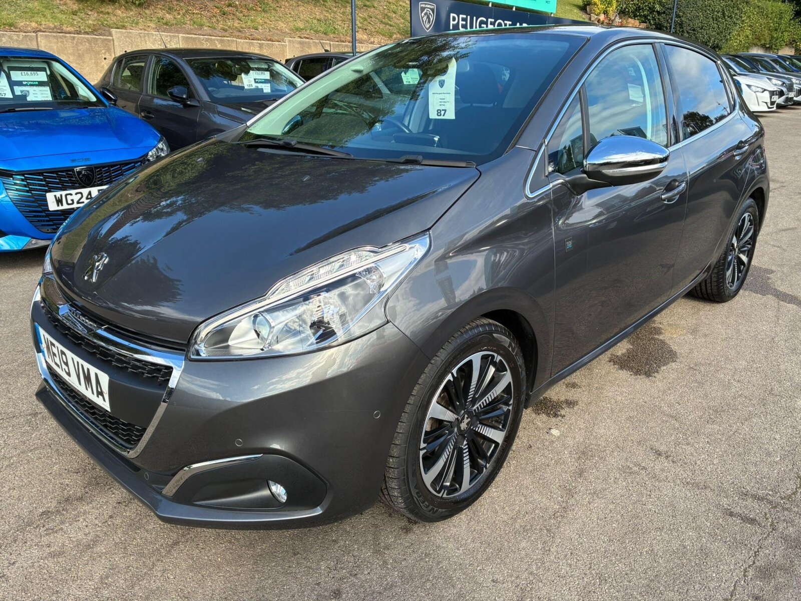 Main listing image - Peugeot 208