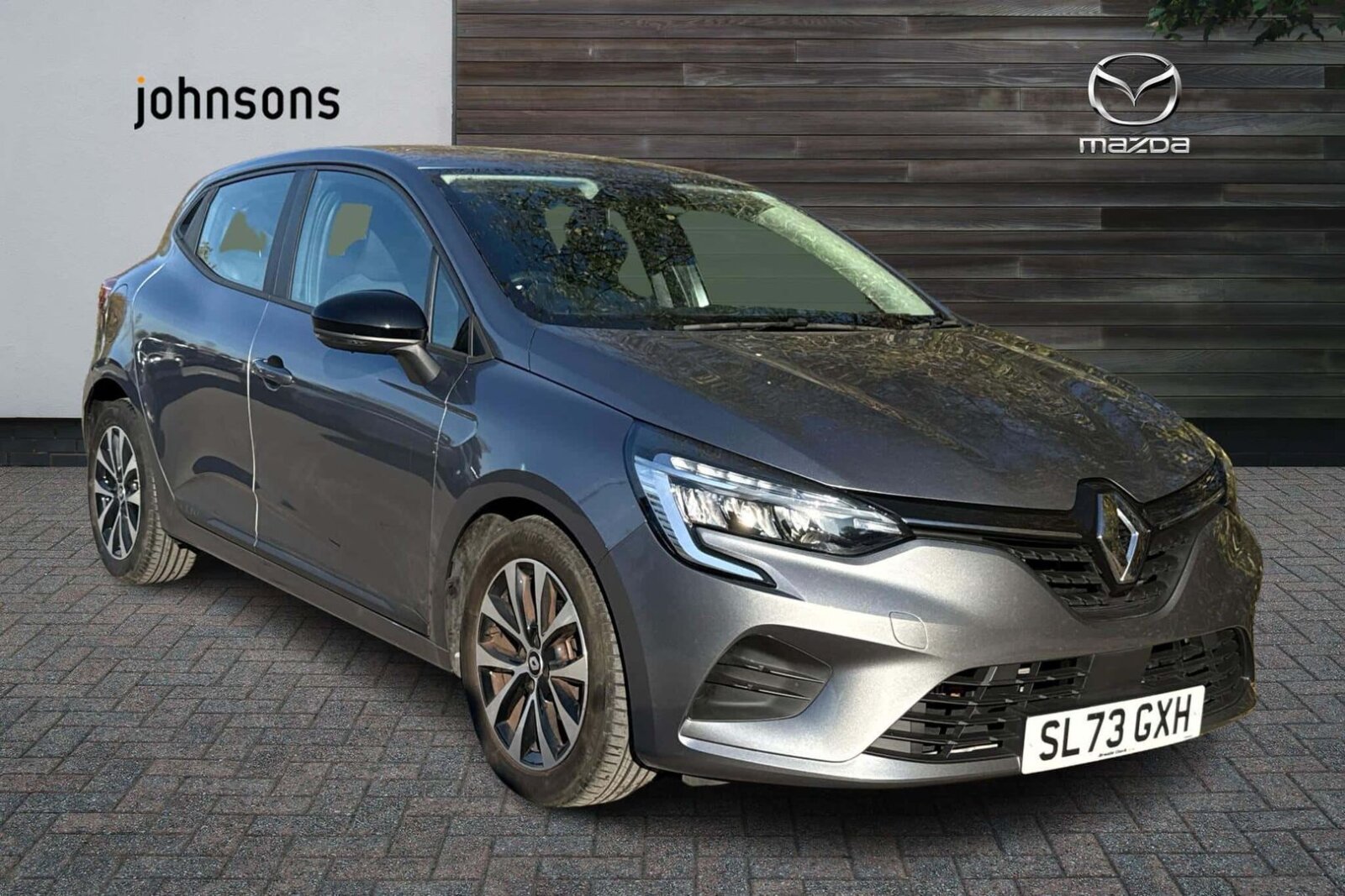 Main listing image - Renault Clio