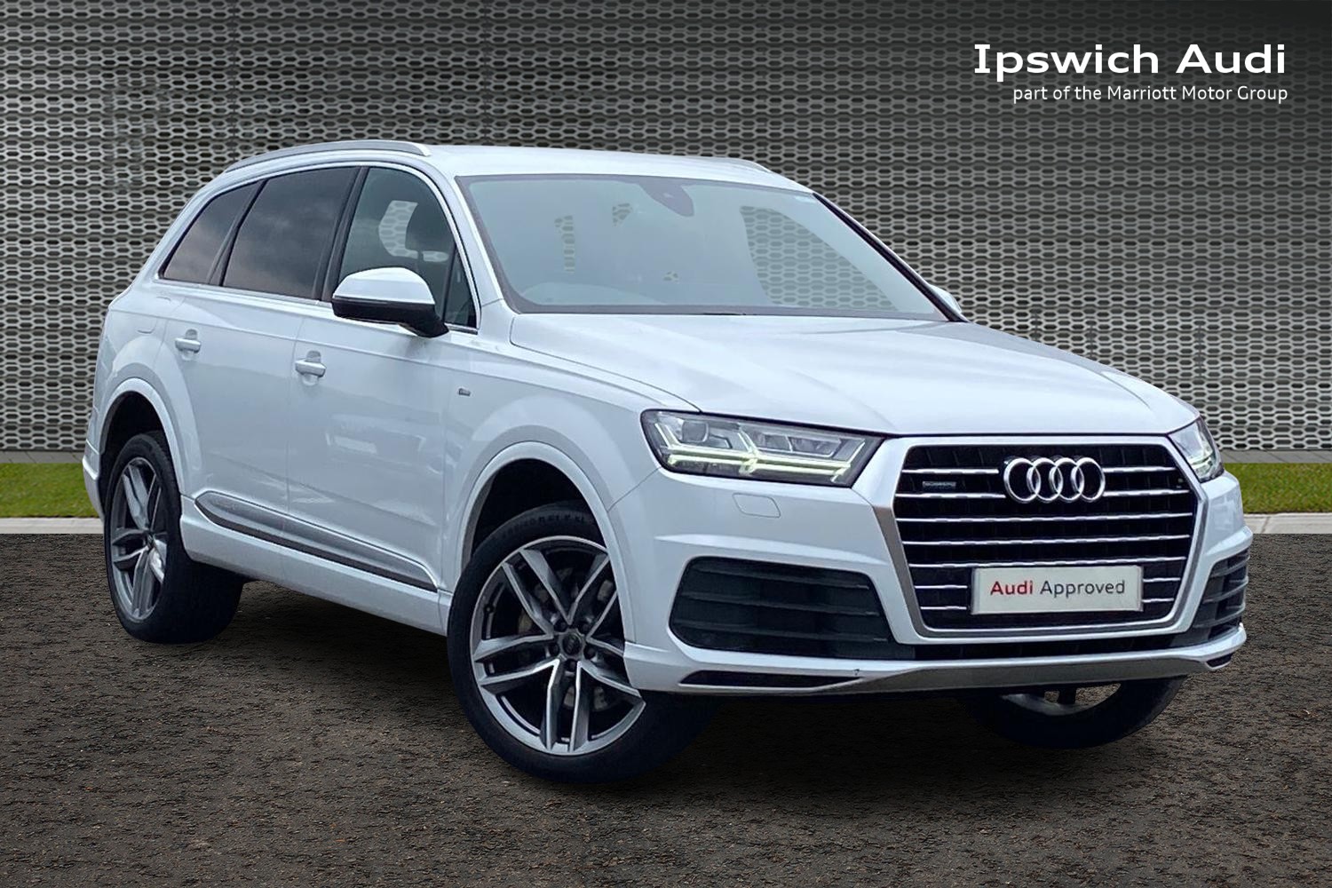Main listing image - Audi Q7