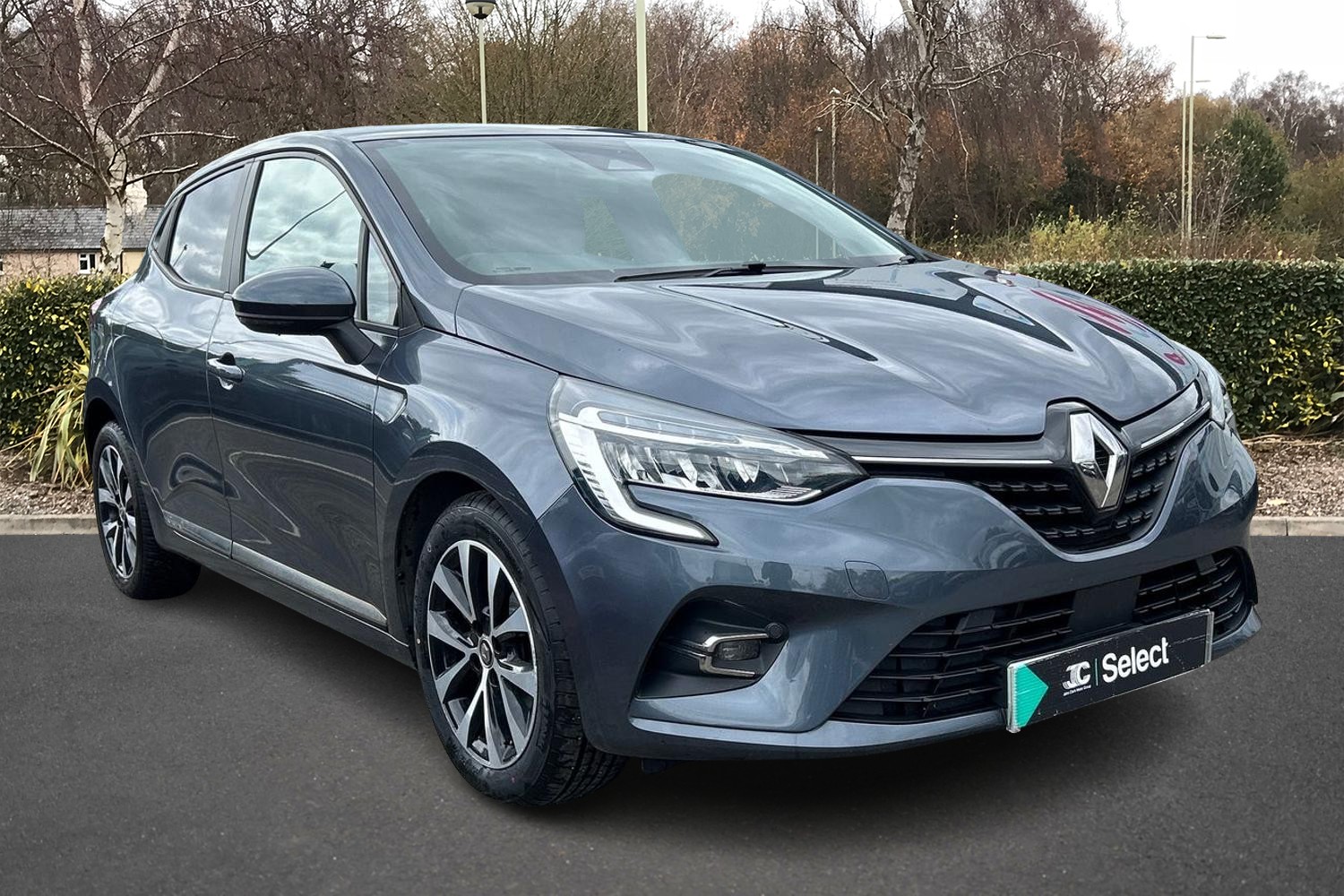 Main listing image - Renault Clio