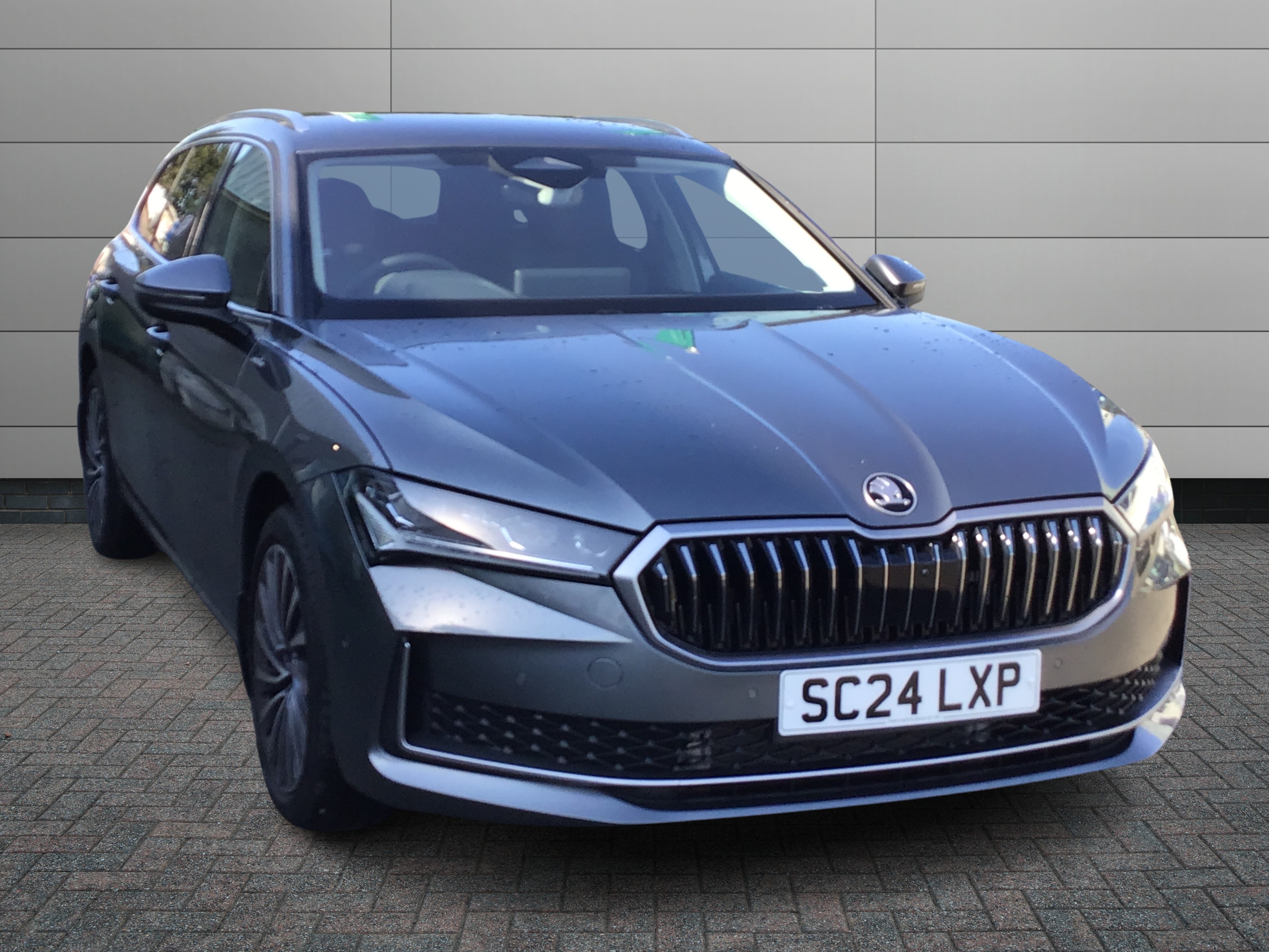 Main listing image - Skoda Superb Estate