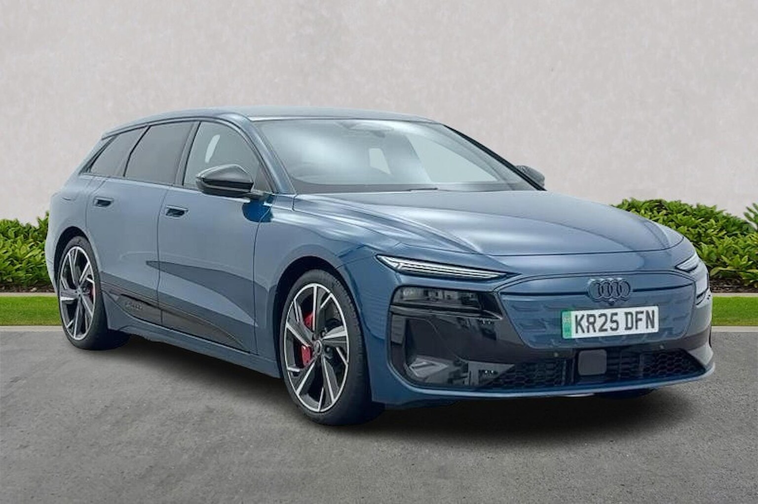 Main listing image - Audi S6