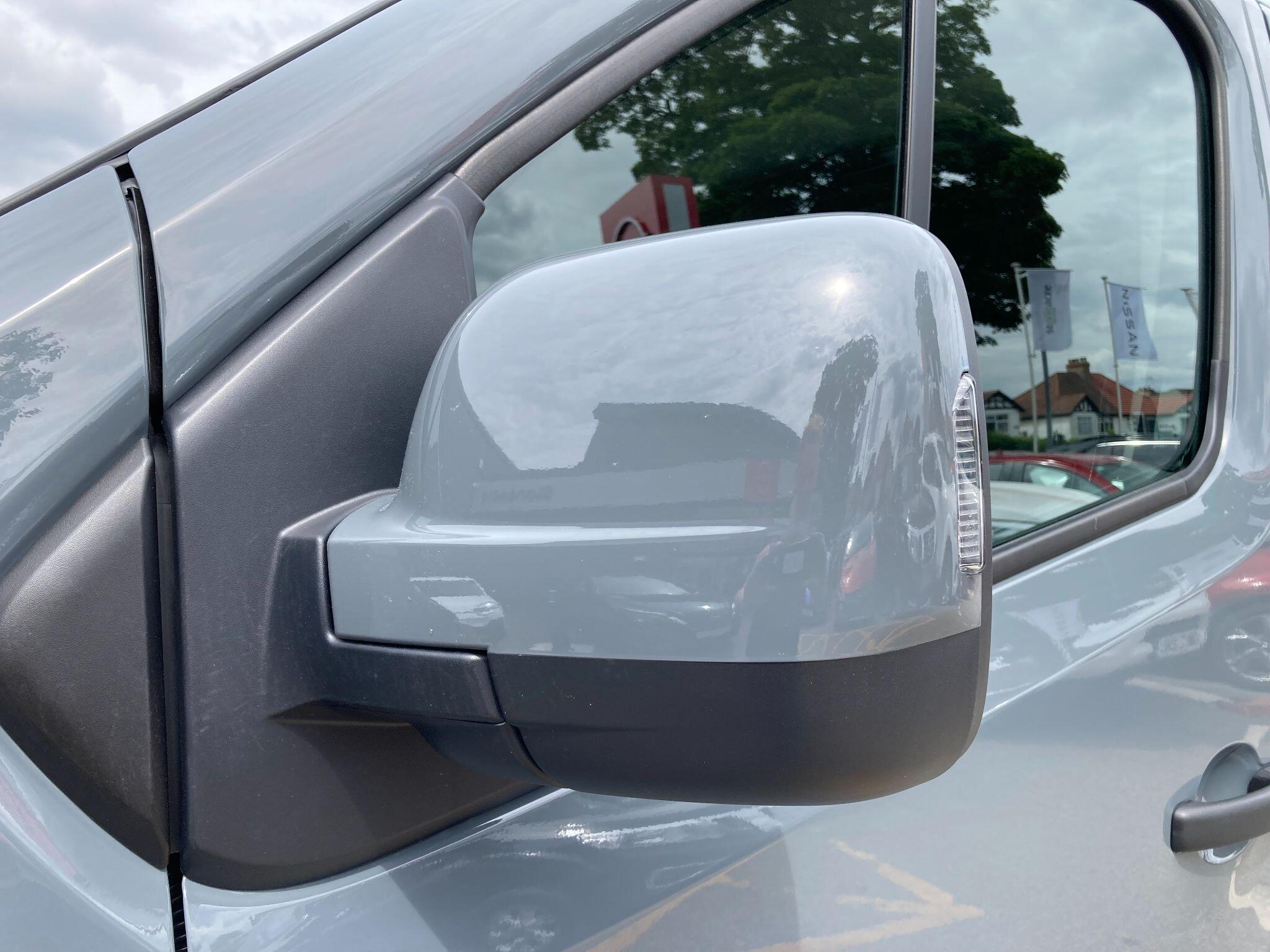 Main listing image - Nissan Primastar