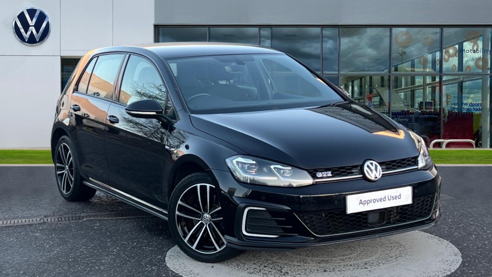 Main listing image - Volkswagen Golf GTE