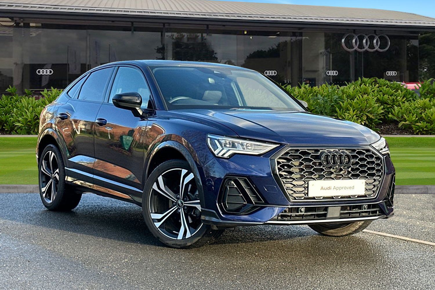 Main listing image - Audi Q3